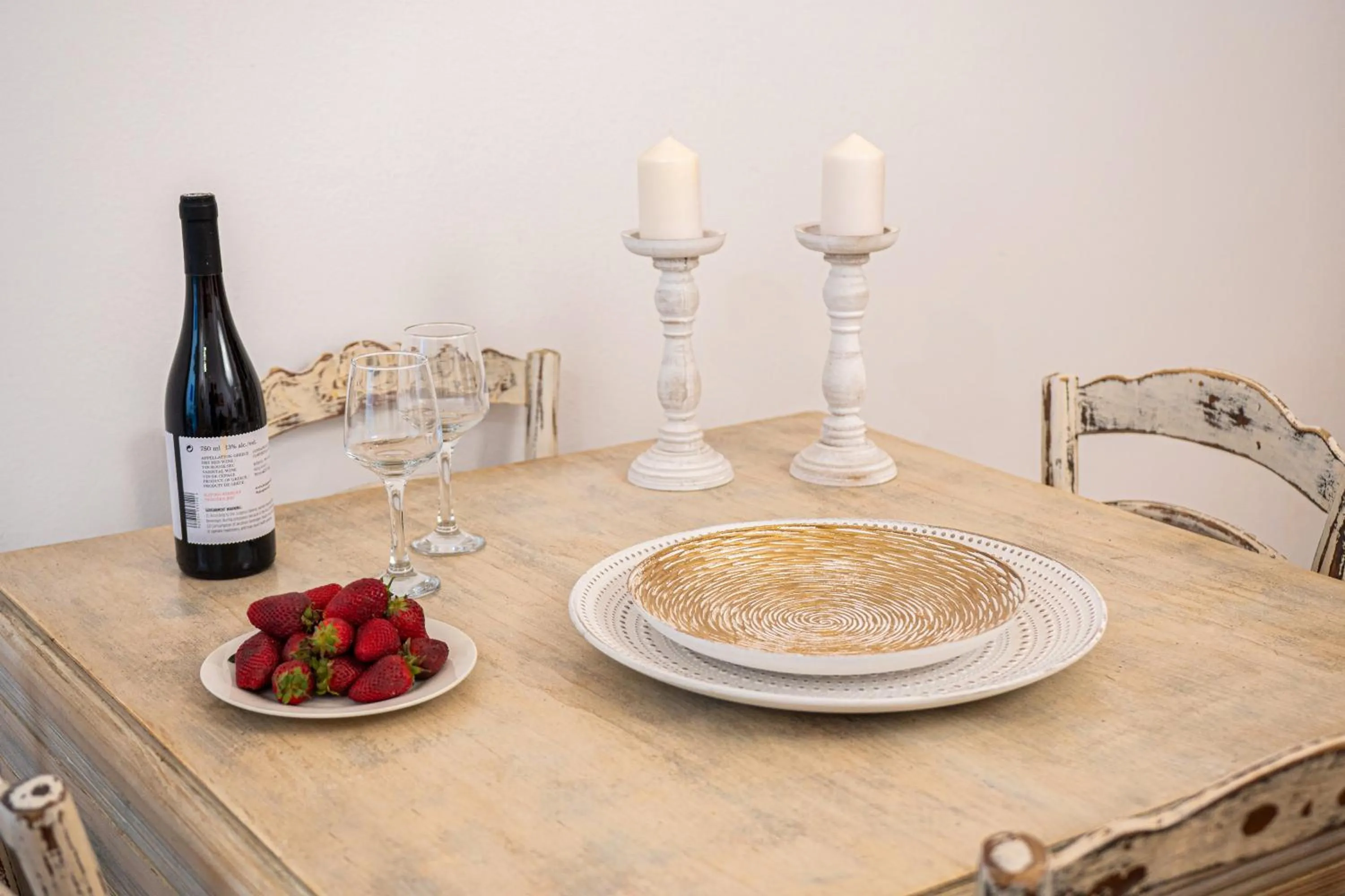 Food and drinks in Whitelist Maisonette I and II in Mykonos Town