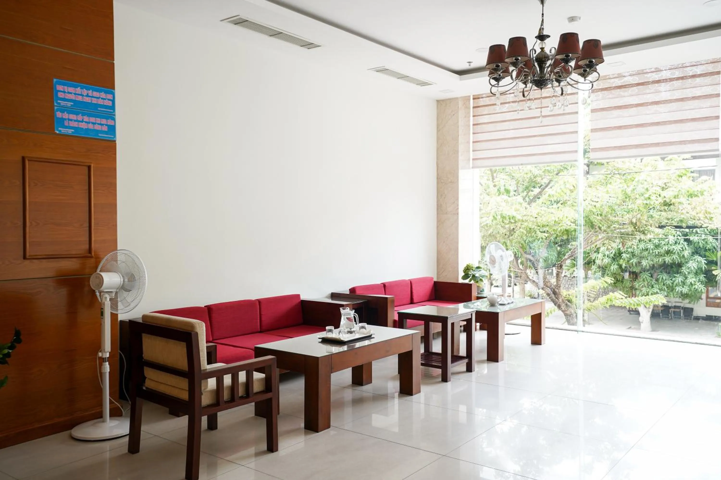 Communal lounge/ TV room in Sunview Beach Hotel Danang