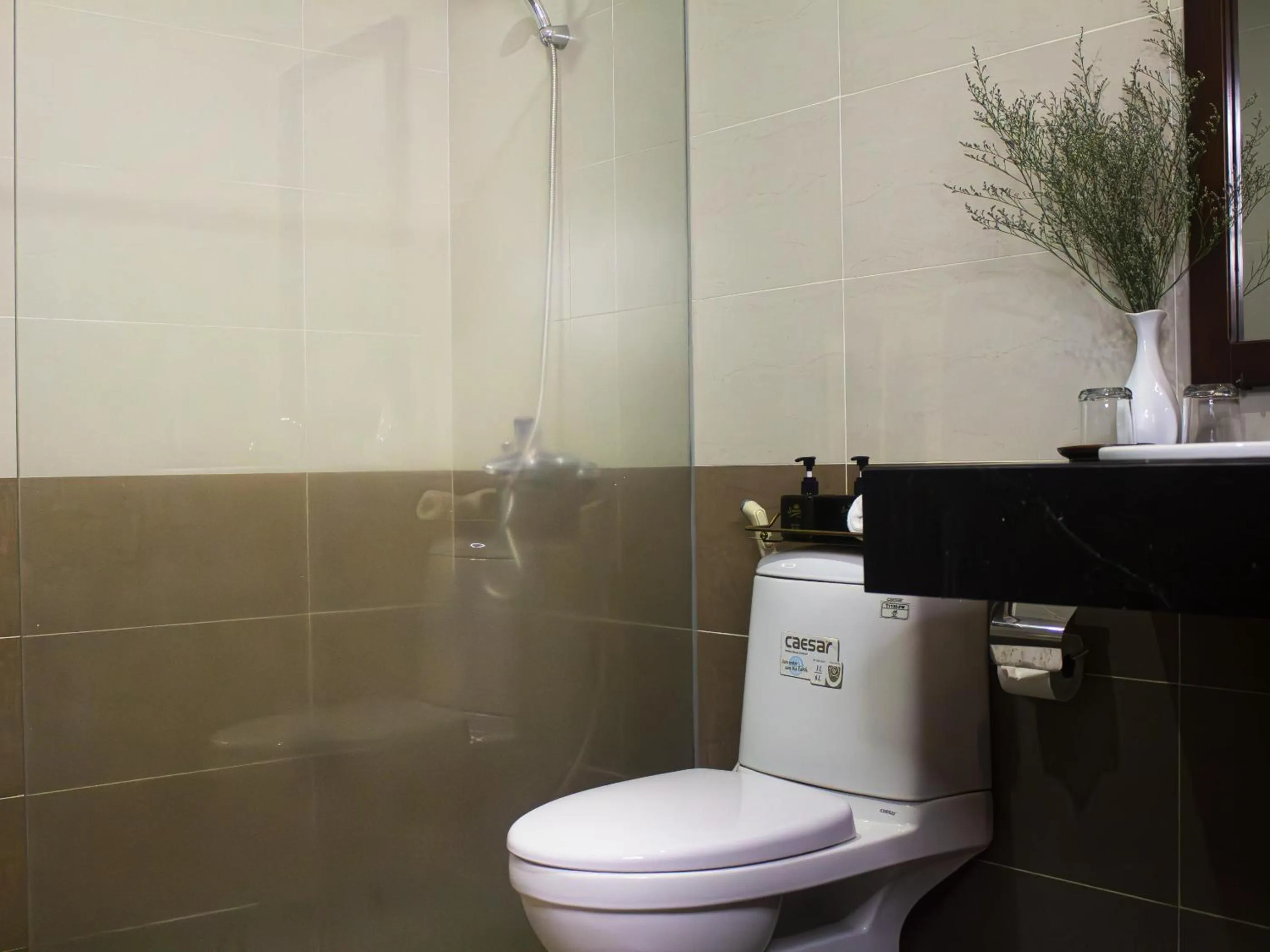 Shower in Sunview Beach Hotel Danang