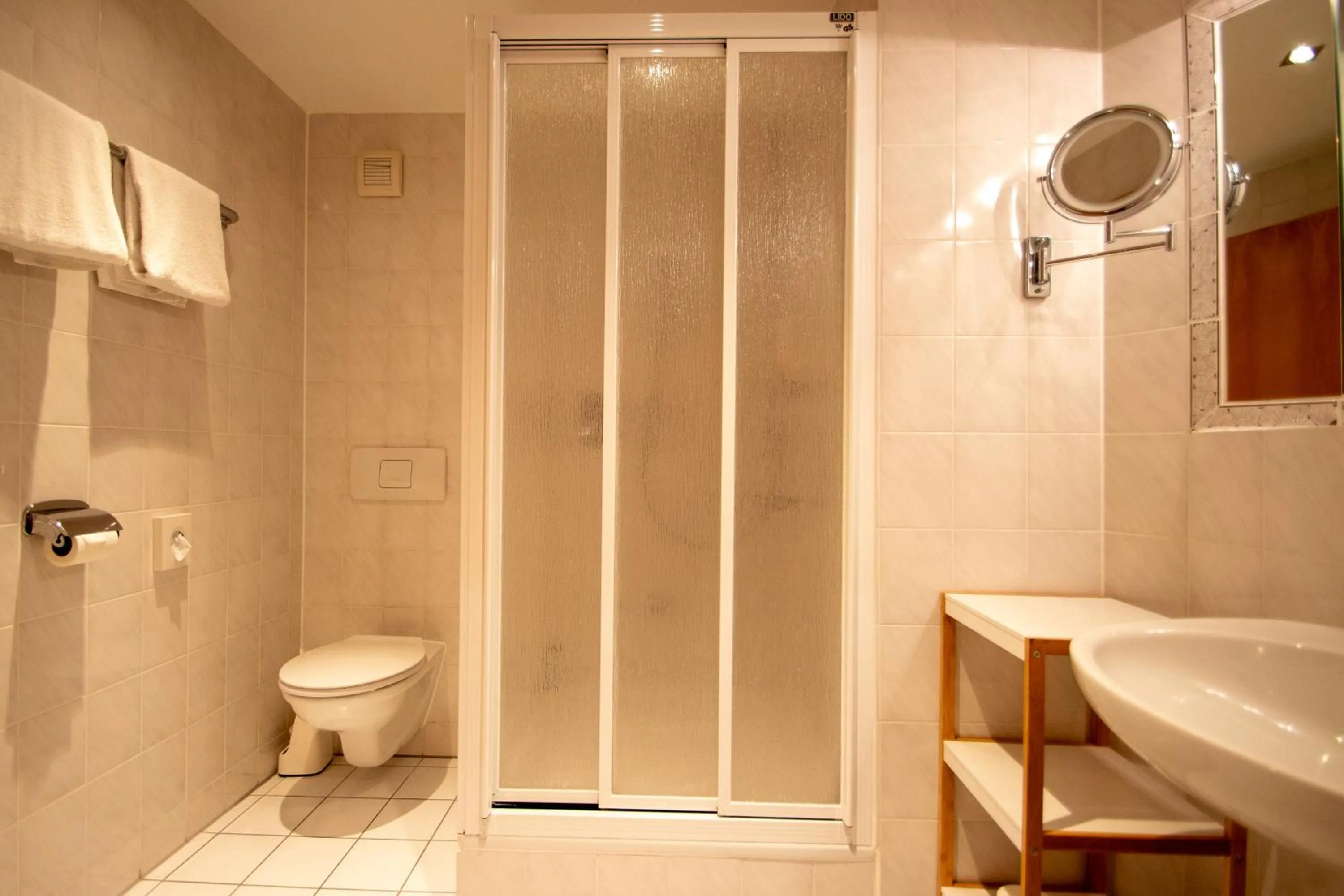 Shower in PANORAMA Hotel Heimbuchenthal