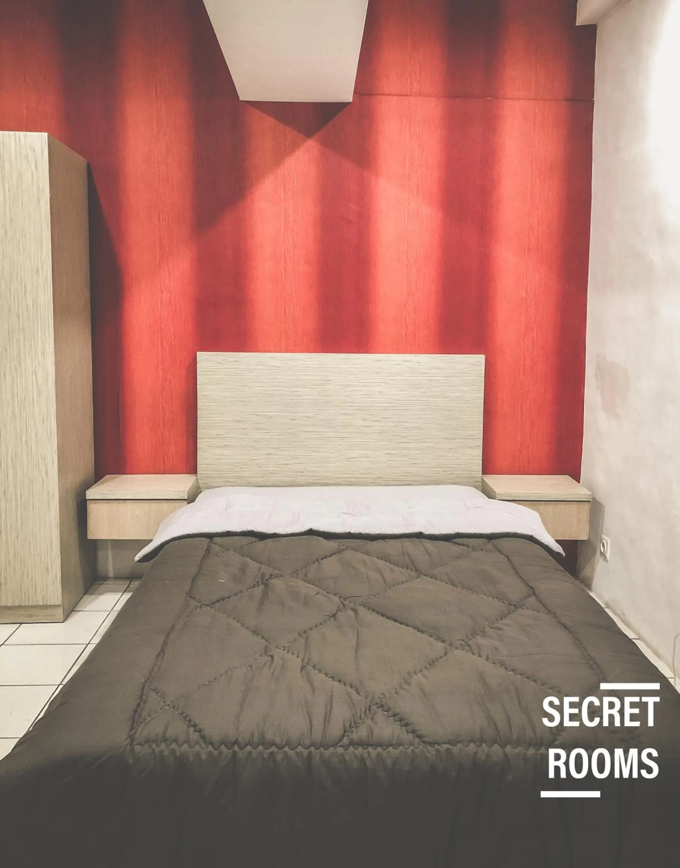 Bed in The Jarrdin Apartement by Secret Rooms