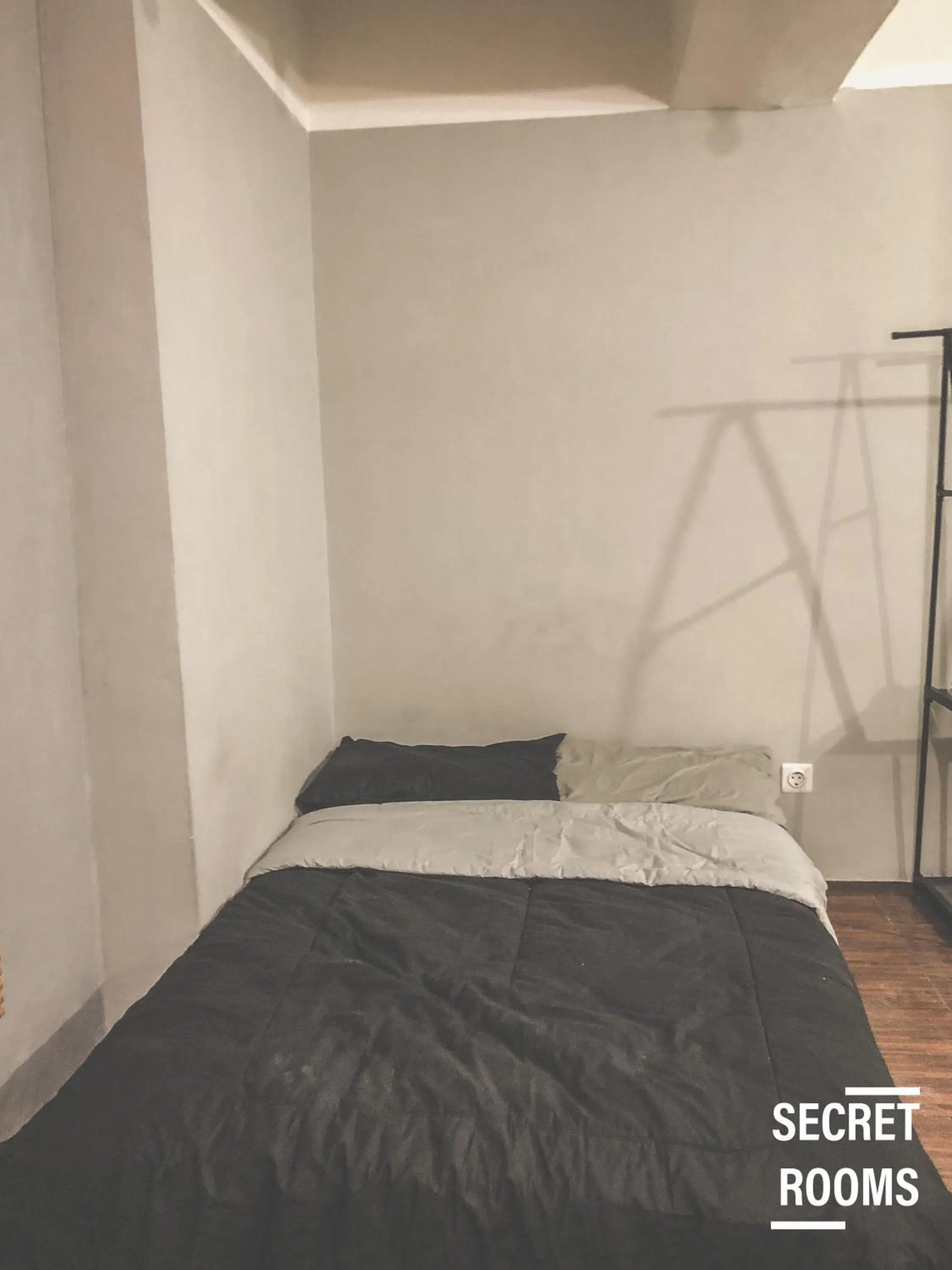 Bed in The Jarrdin Apartement by Secret Rooms