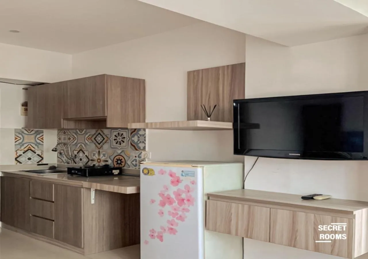 Evening entertainment in The Jarrdin Apartement by Secret Rooms