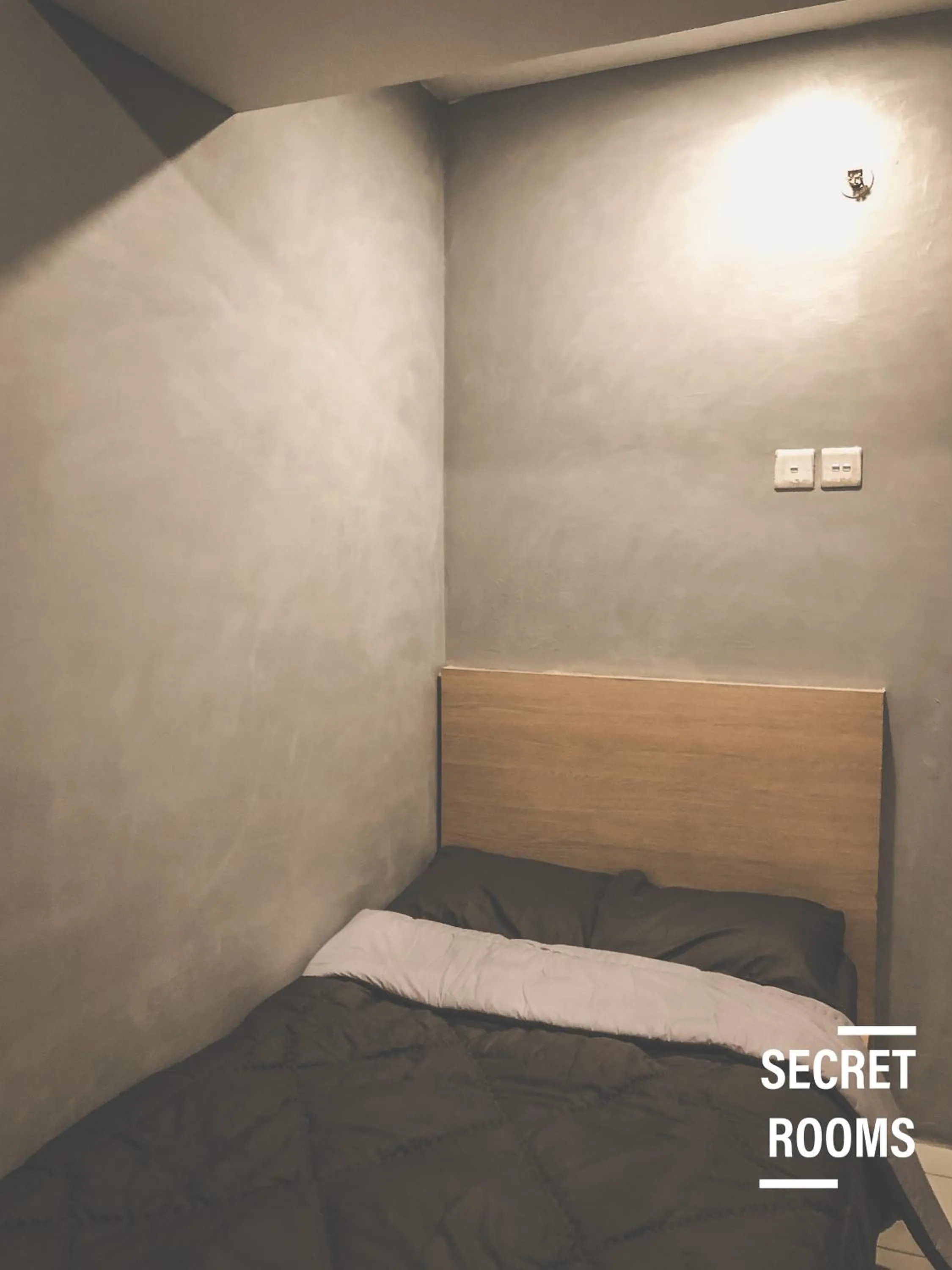 Bed in The Jarrdin Apartement by Secret Rooms