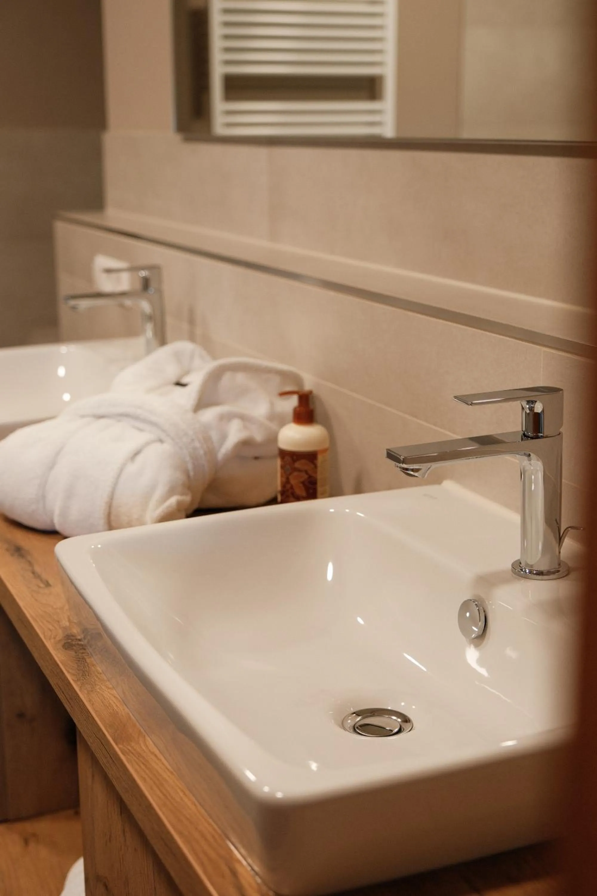 Bathroom in Hotel-Restaurant Kreuzberghof Tagungs- und Veranstaltungshotel