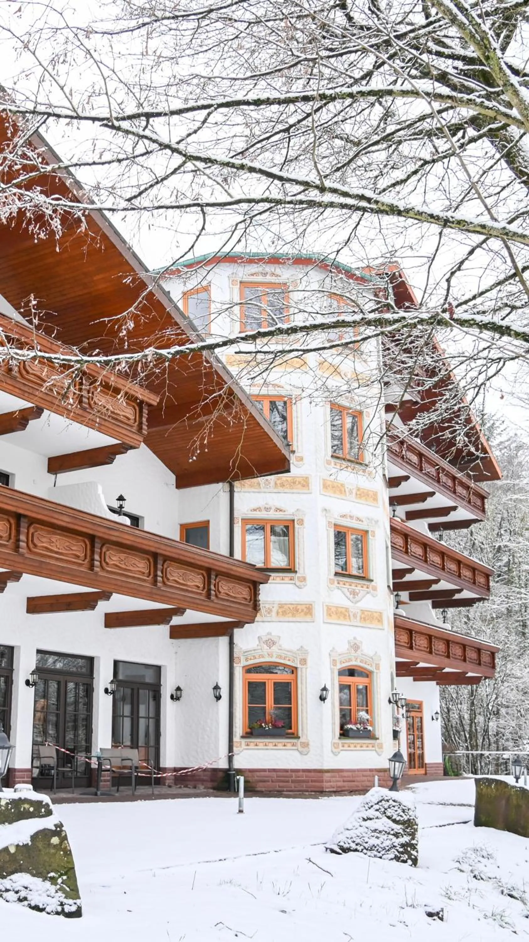 Property building in Hotel-Restaurant Kreuzberghof Tagungs- und Veranstaltungshotel