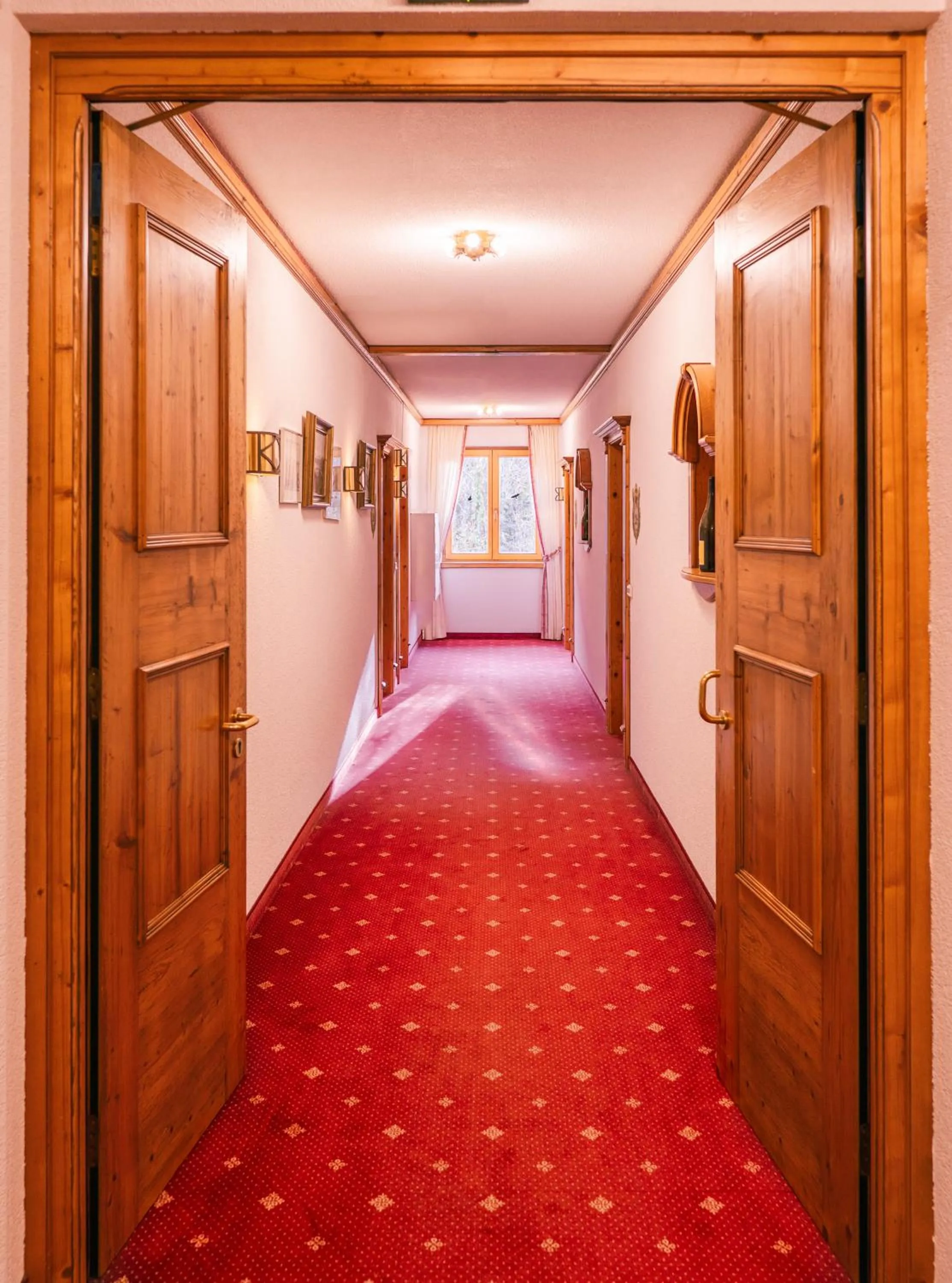 Photo of the whole room in Hotel-Restaurant Kreuzberghof Tagungs- und Veranstaltungshotel