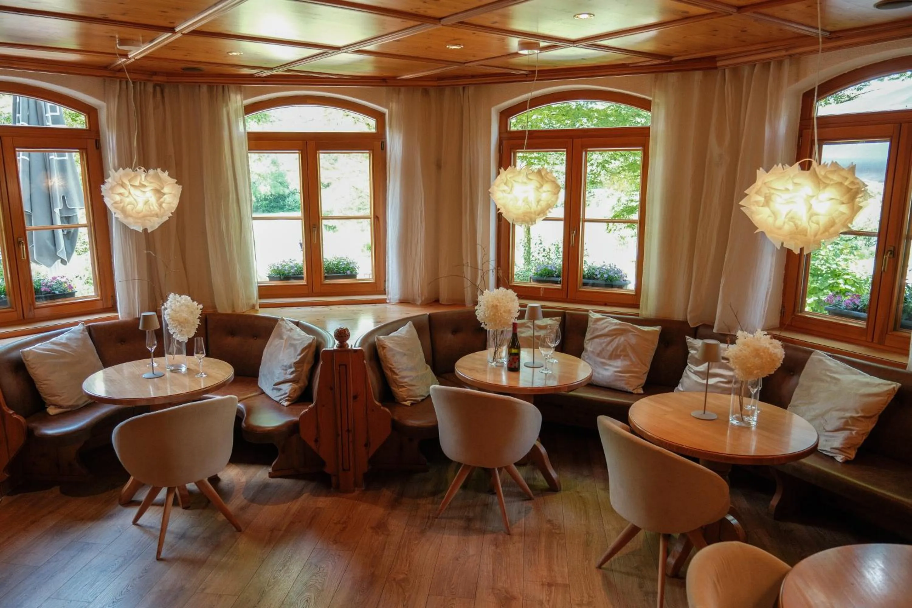 Lounge or bar in Hotel-Restaurant Kreuzberghof Tagungs- und Veranstaltungshotel