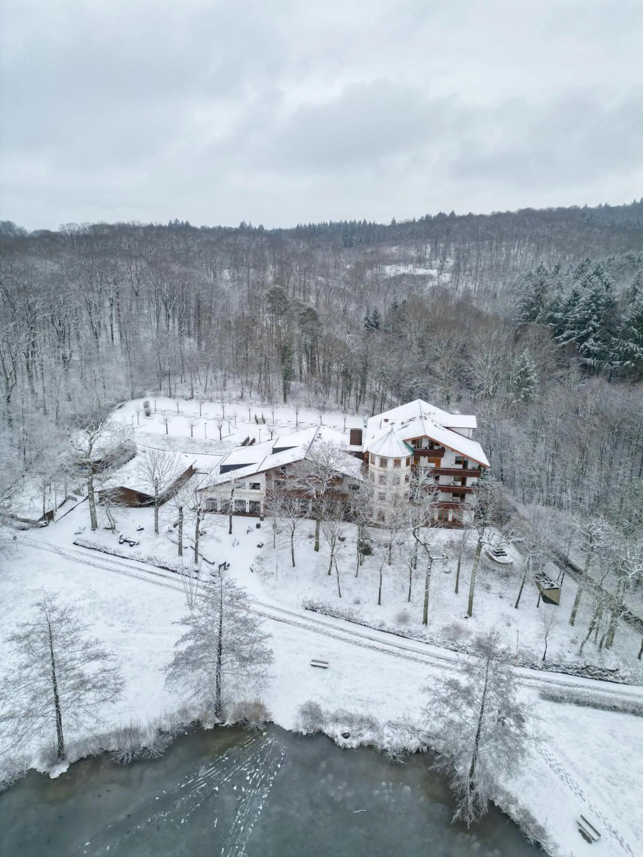 Property building in Hotel-Restaurant Kreuzberghof Tagungs- und Veranstaltungshotel