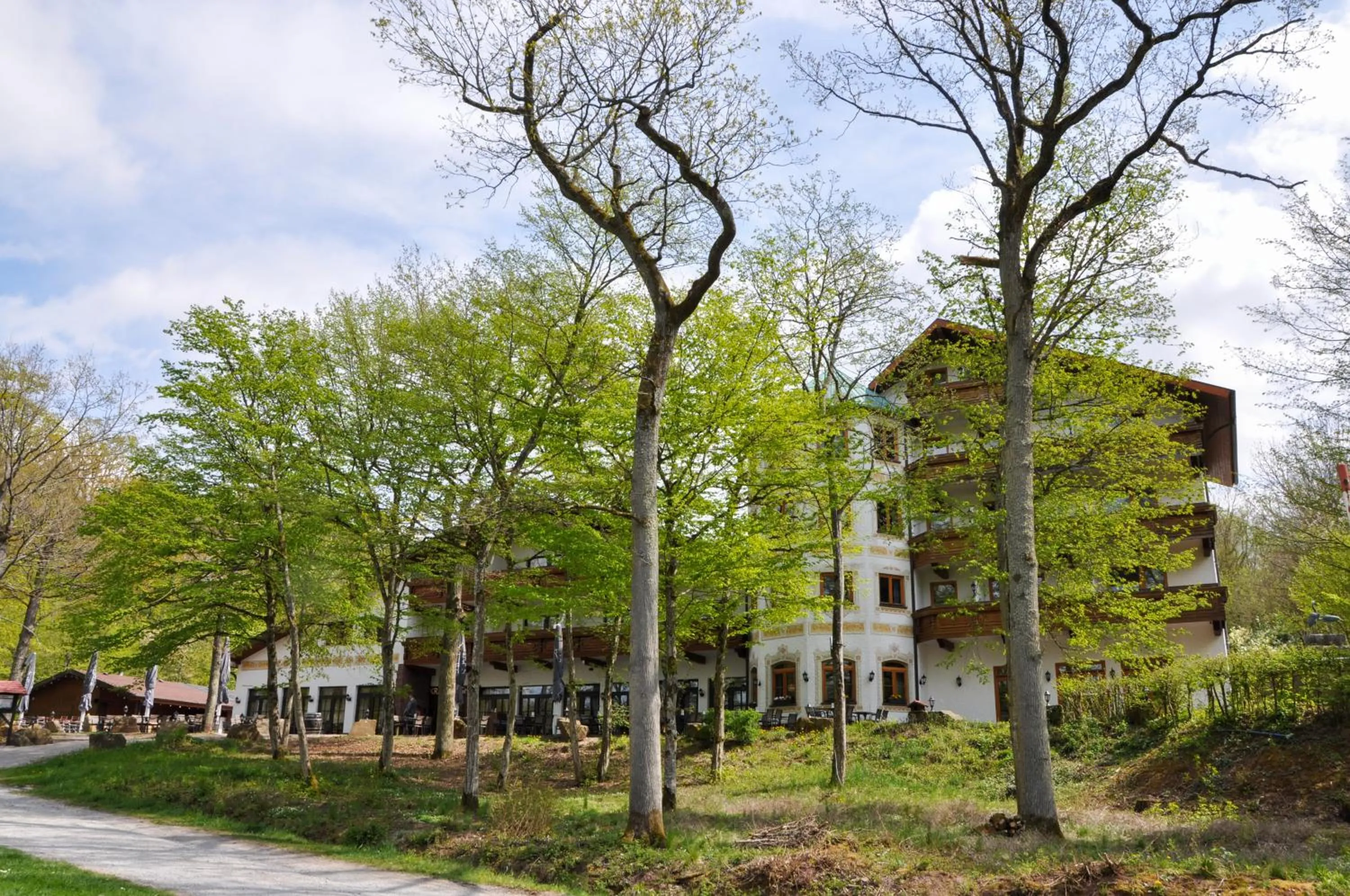 Property building in Hotel-Restaurant Kreuzberghof Tagungs- und Veranstaltungshotel