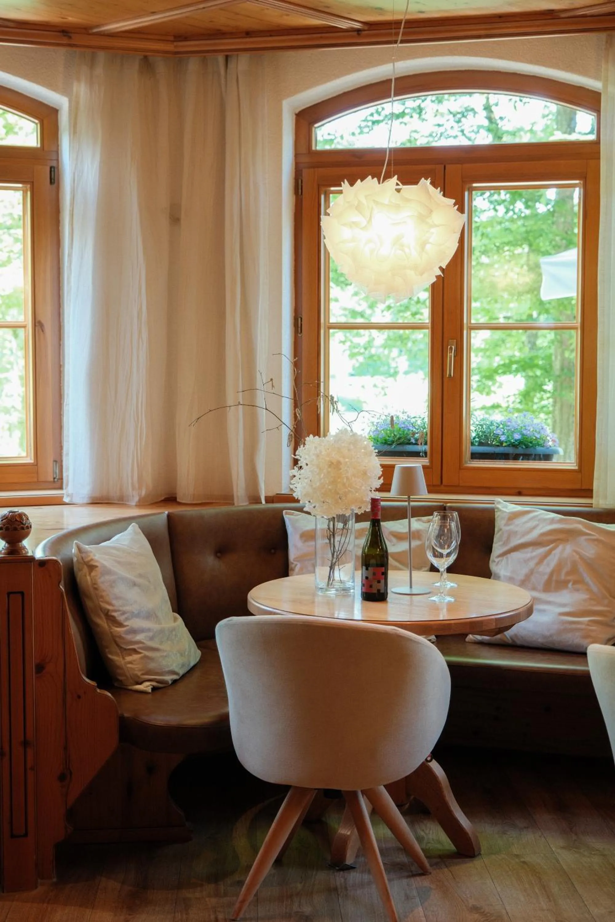 Lounge or bar in Hotel-Restaurant Kreuzberghof Tagungs- und Veranstaltungshotel