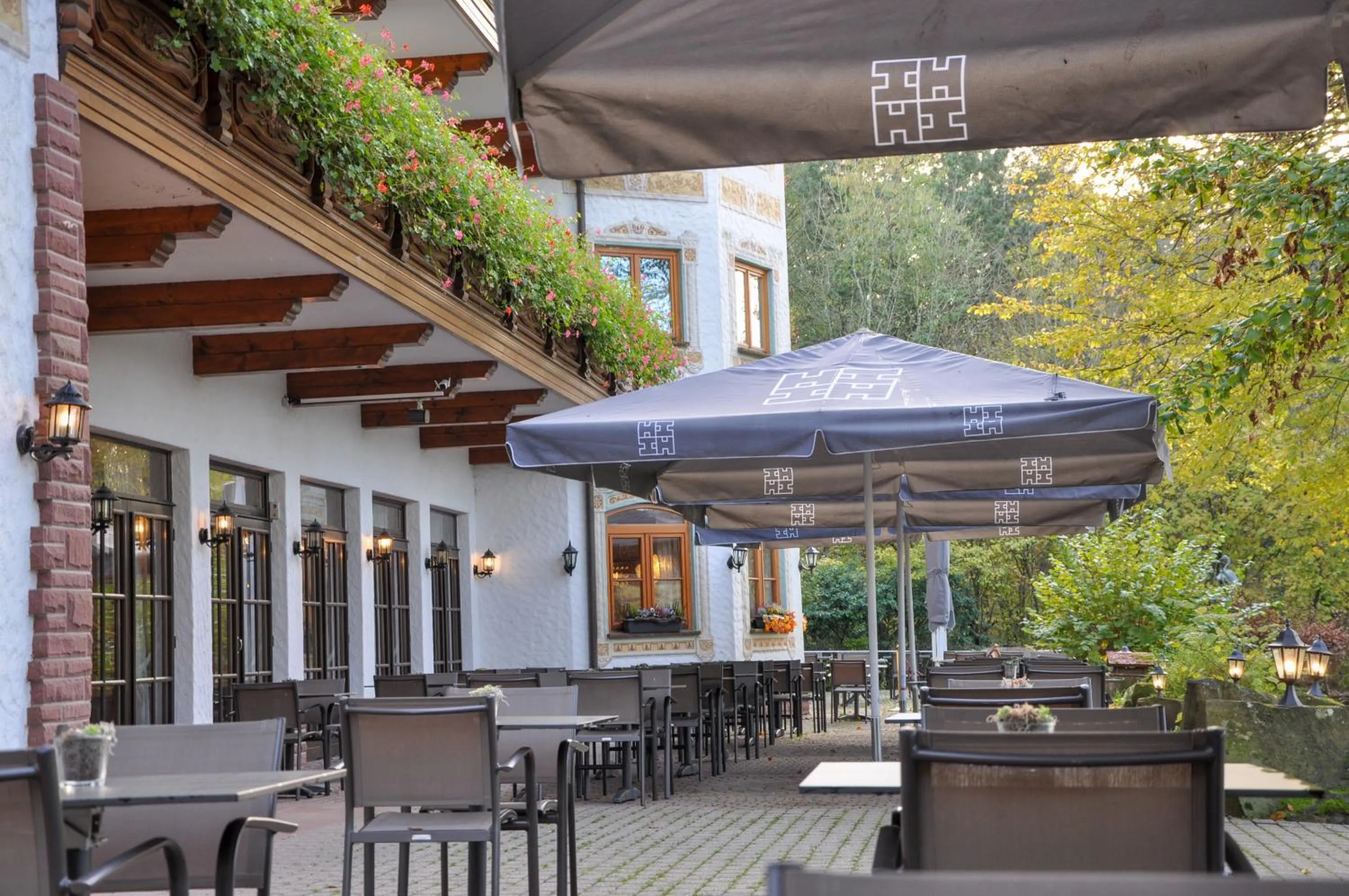 Property building in Hotel-Restaurant Kreuzberghof Tagungs- und Veranstaltungshotel
