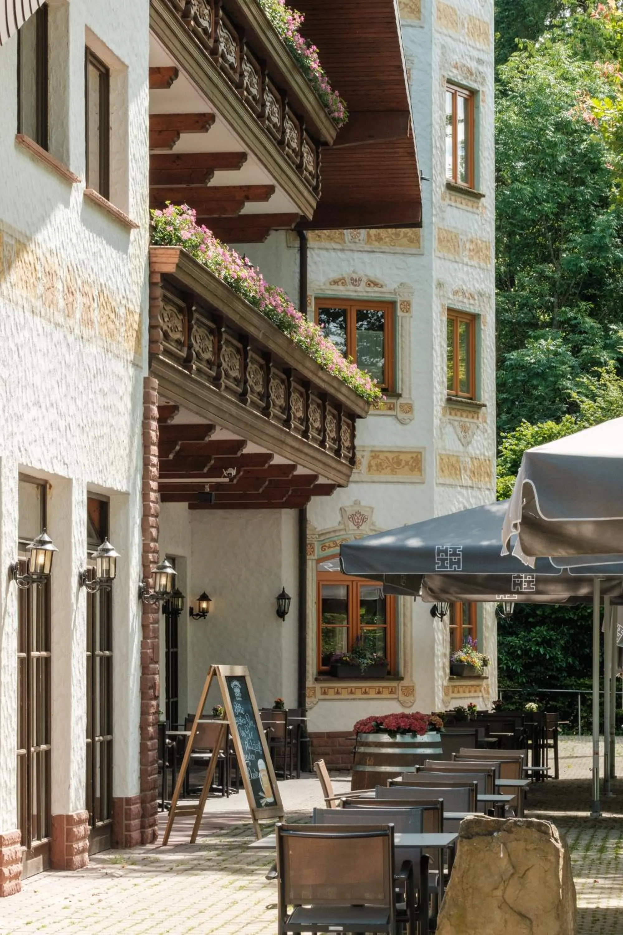 Property building in Hotel-Restaurant Kreuzberghof Tagungs- und Veranstaltungshotel