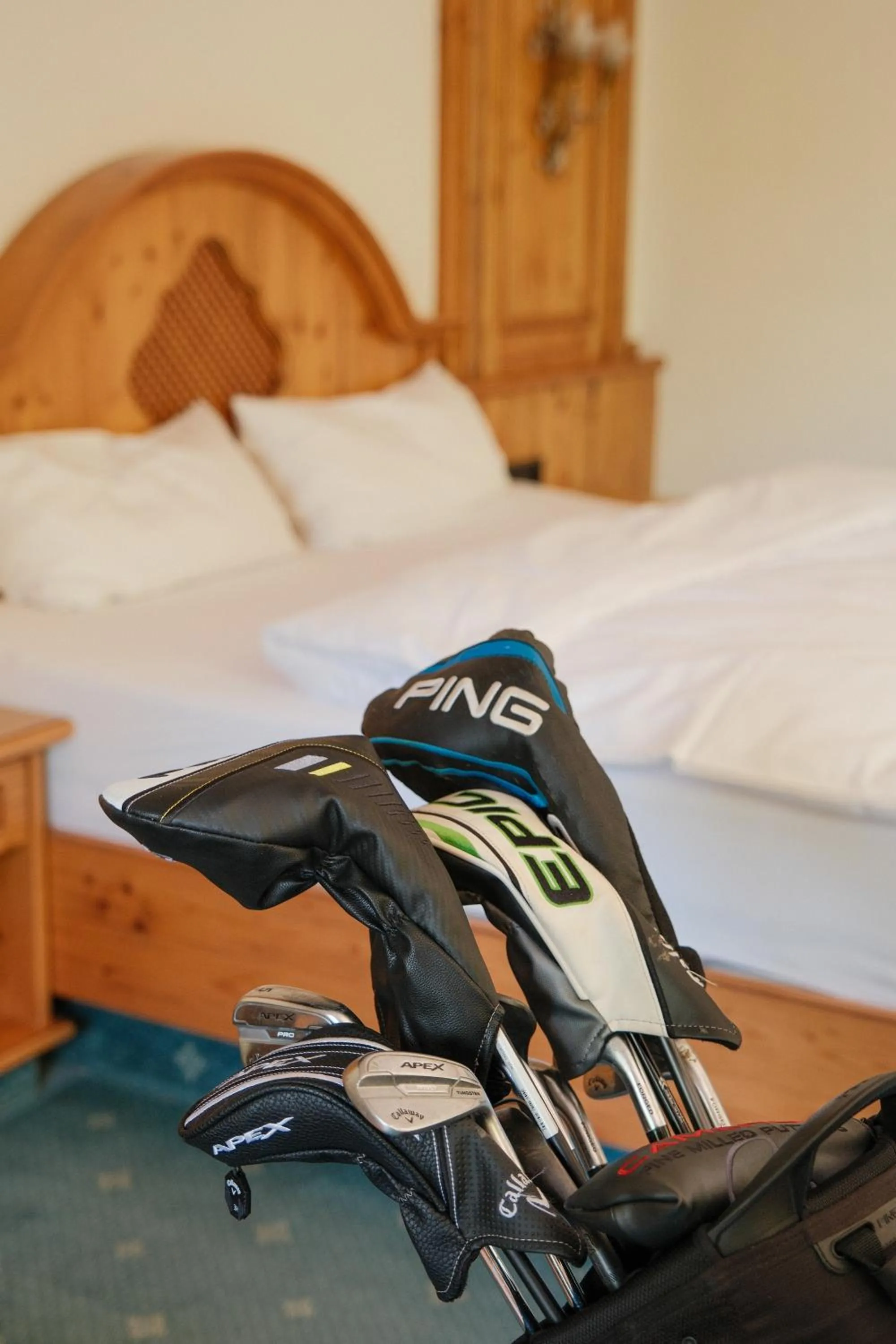 Bed in Hotel-Restaurant Kreuzberghof Tagungs- und Veranstaltungshotel