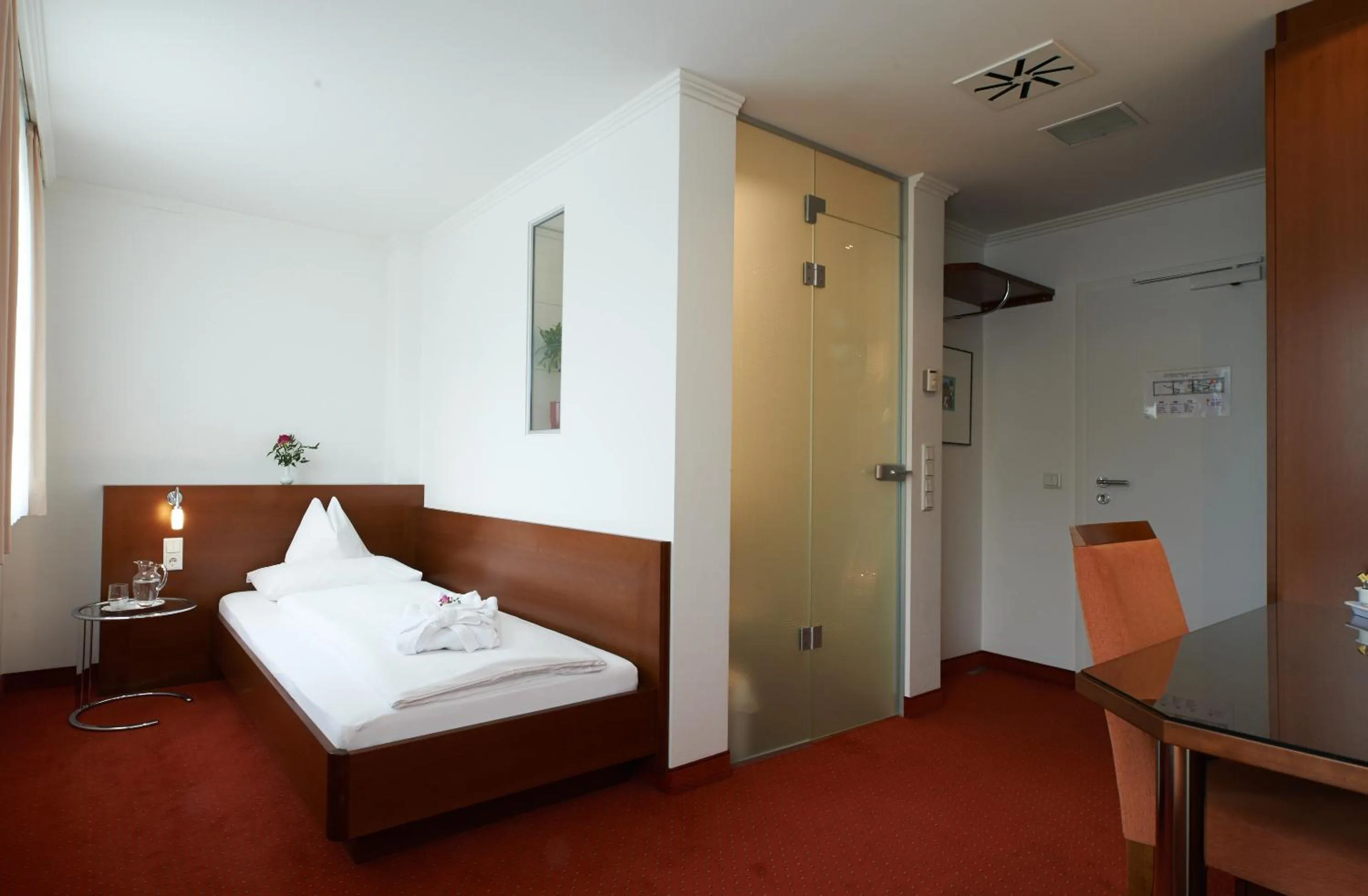 Photo of the whole room, Bed in Hotel Klughardt