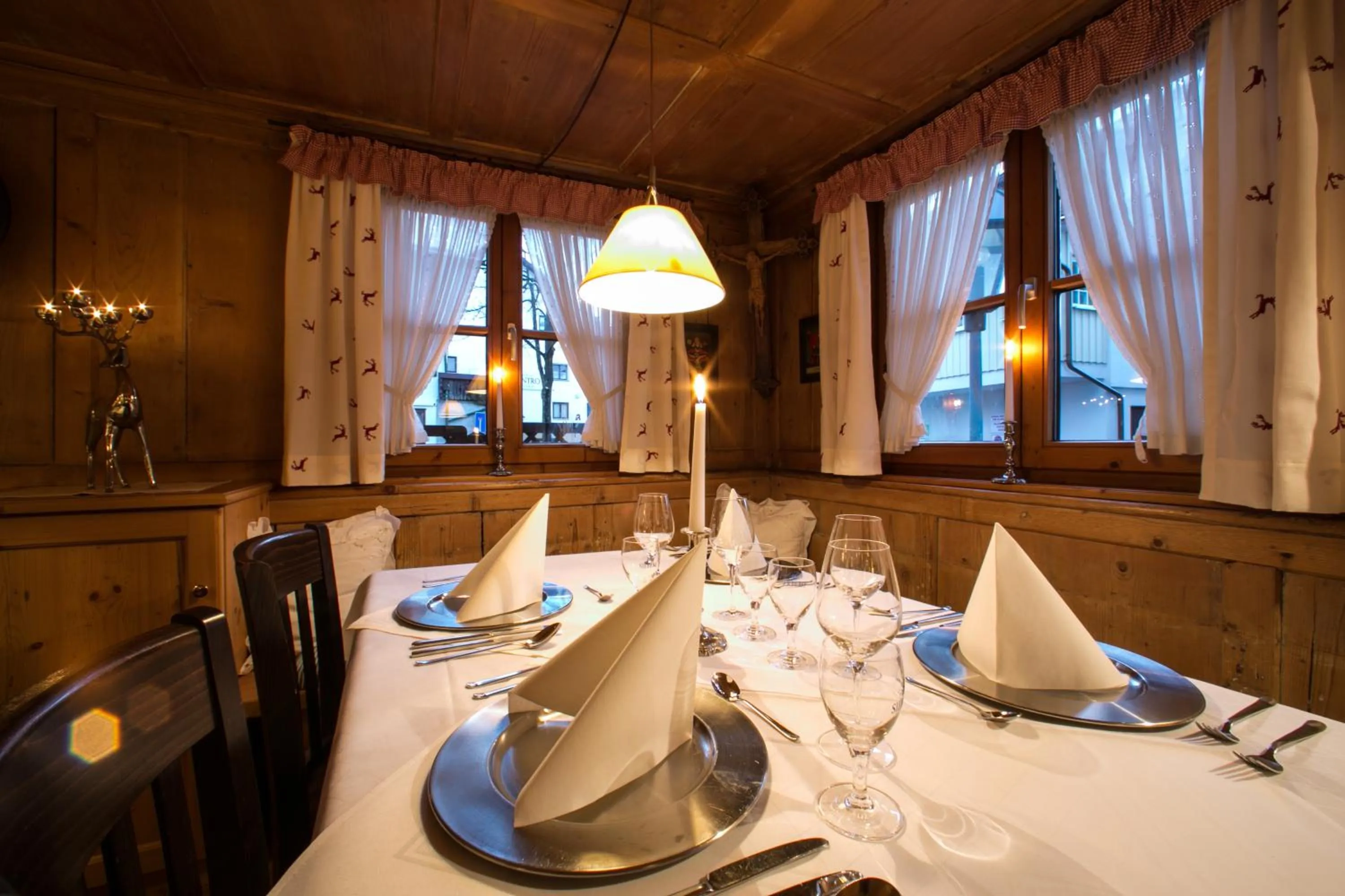 Restaurant/places to eat in Hotel Hirsch