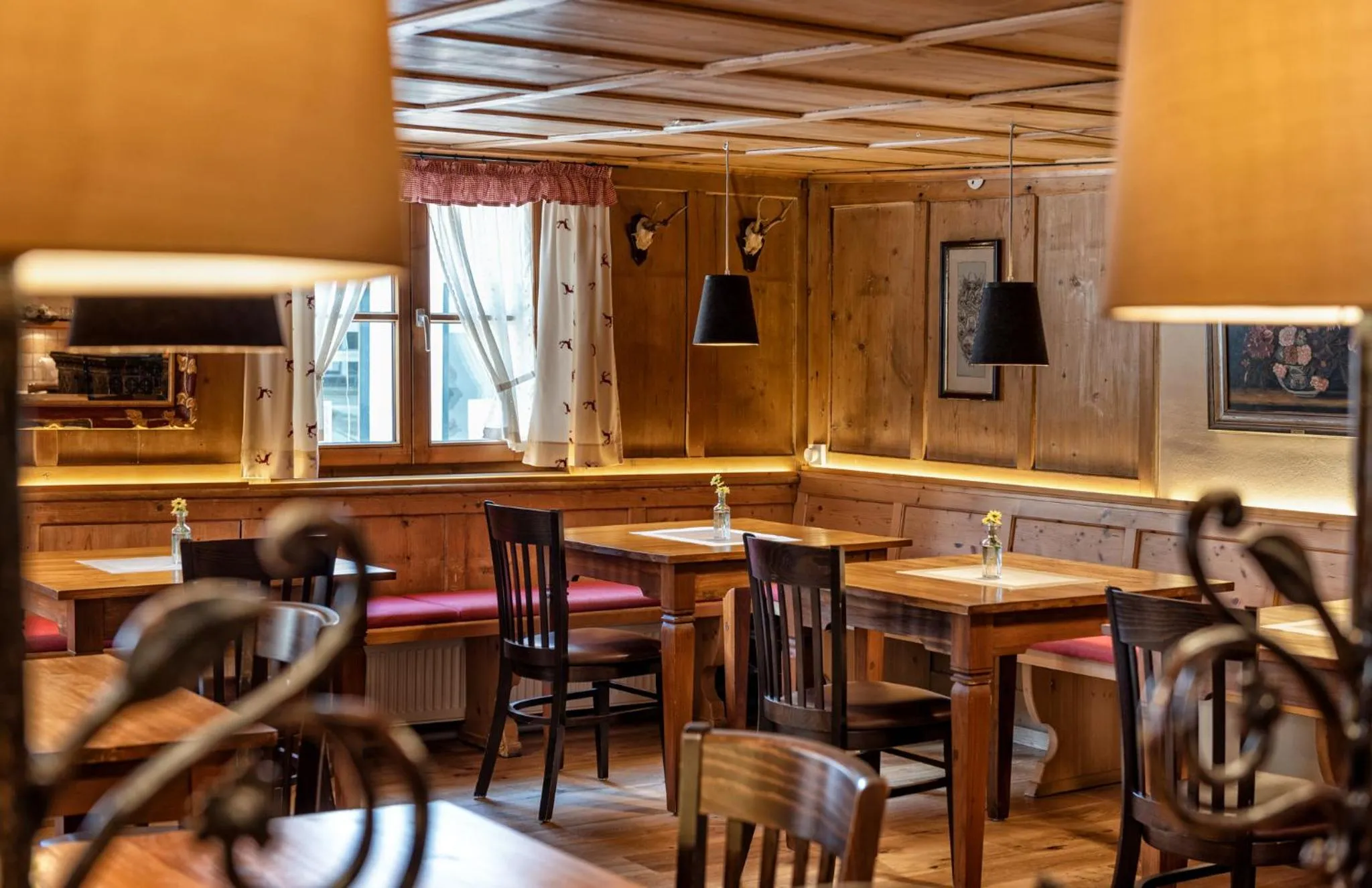 Restaurant/places to eat in Hotel Hirsch