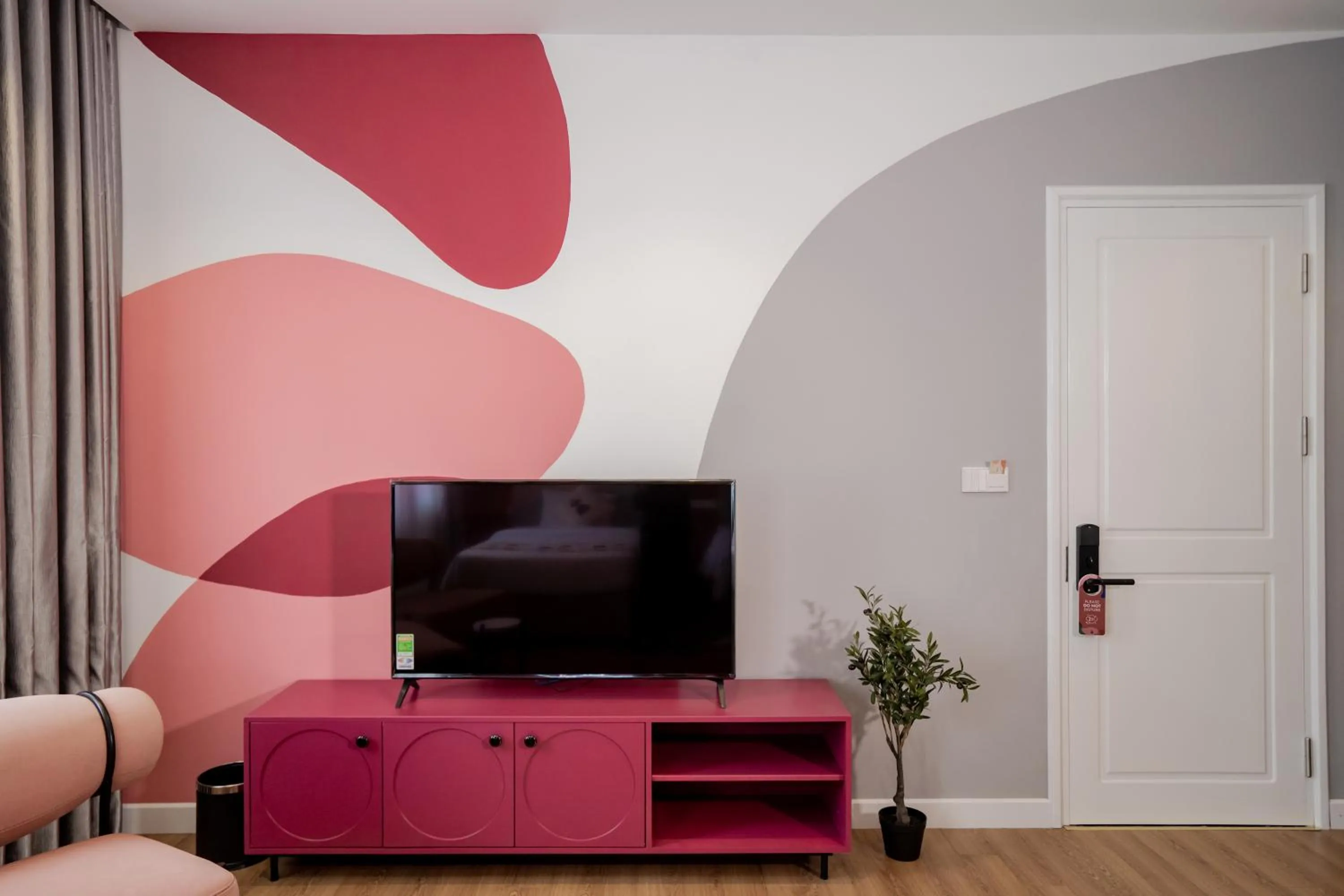 Communal lounge/ TV room in Palette Collect's Boutique Hotel Ha Long