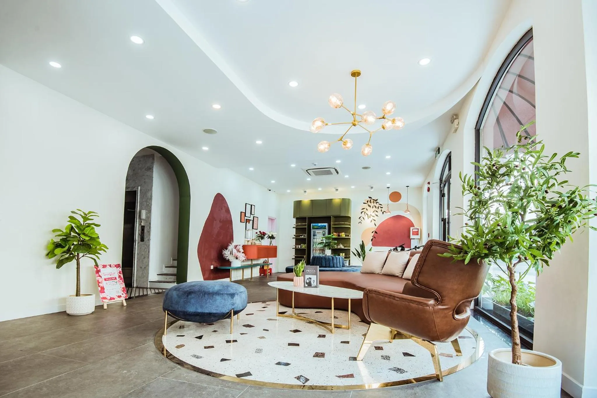 Communal lounge/ TV room in Palette Collect's Boutique Hotel Ha Long