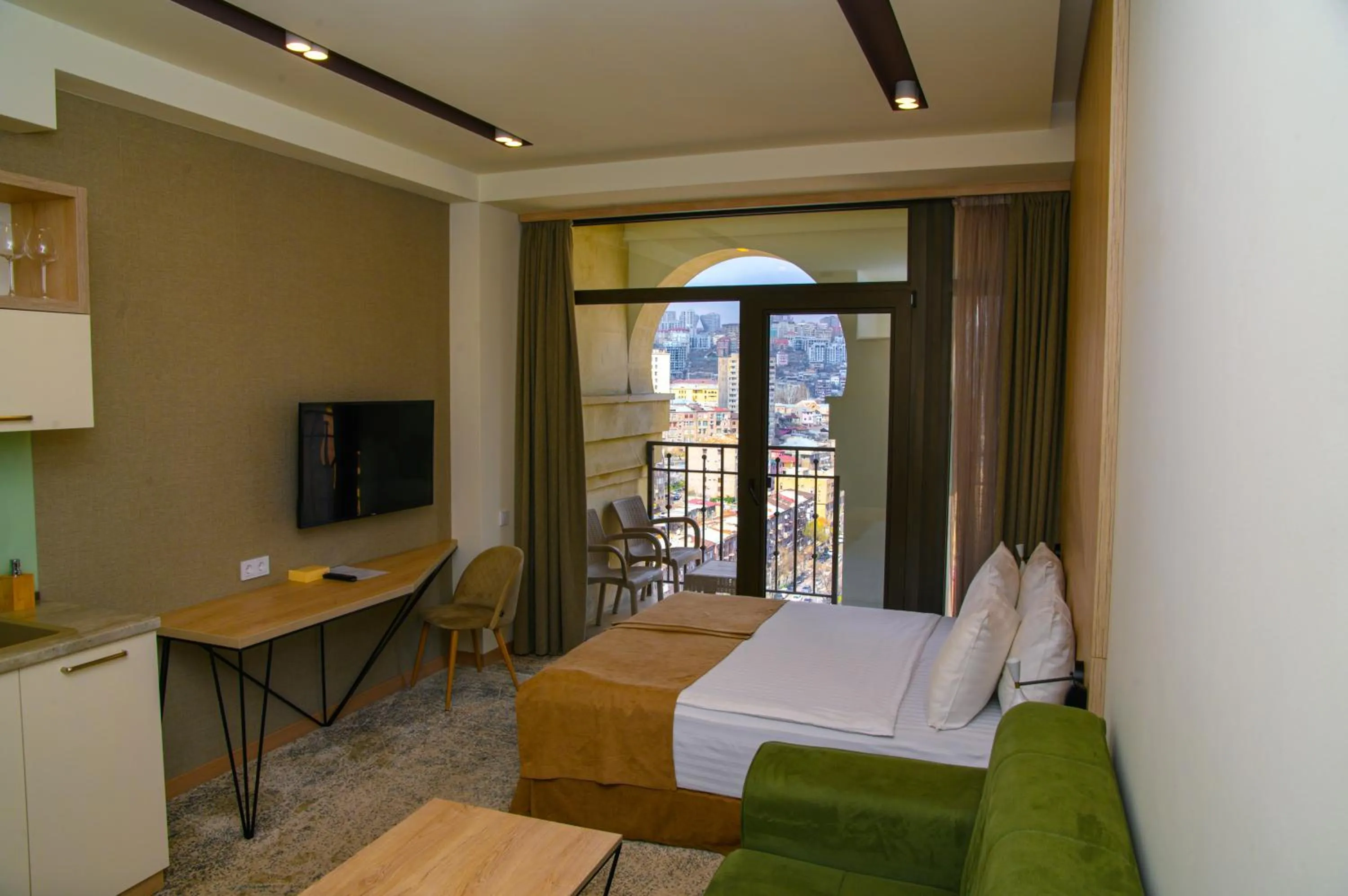 Balcony/Terrace, Bed in Rooftop Apart-Hotel