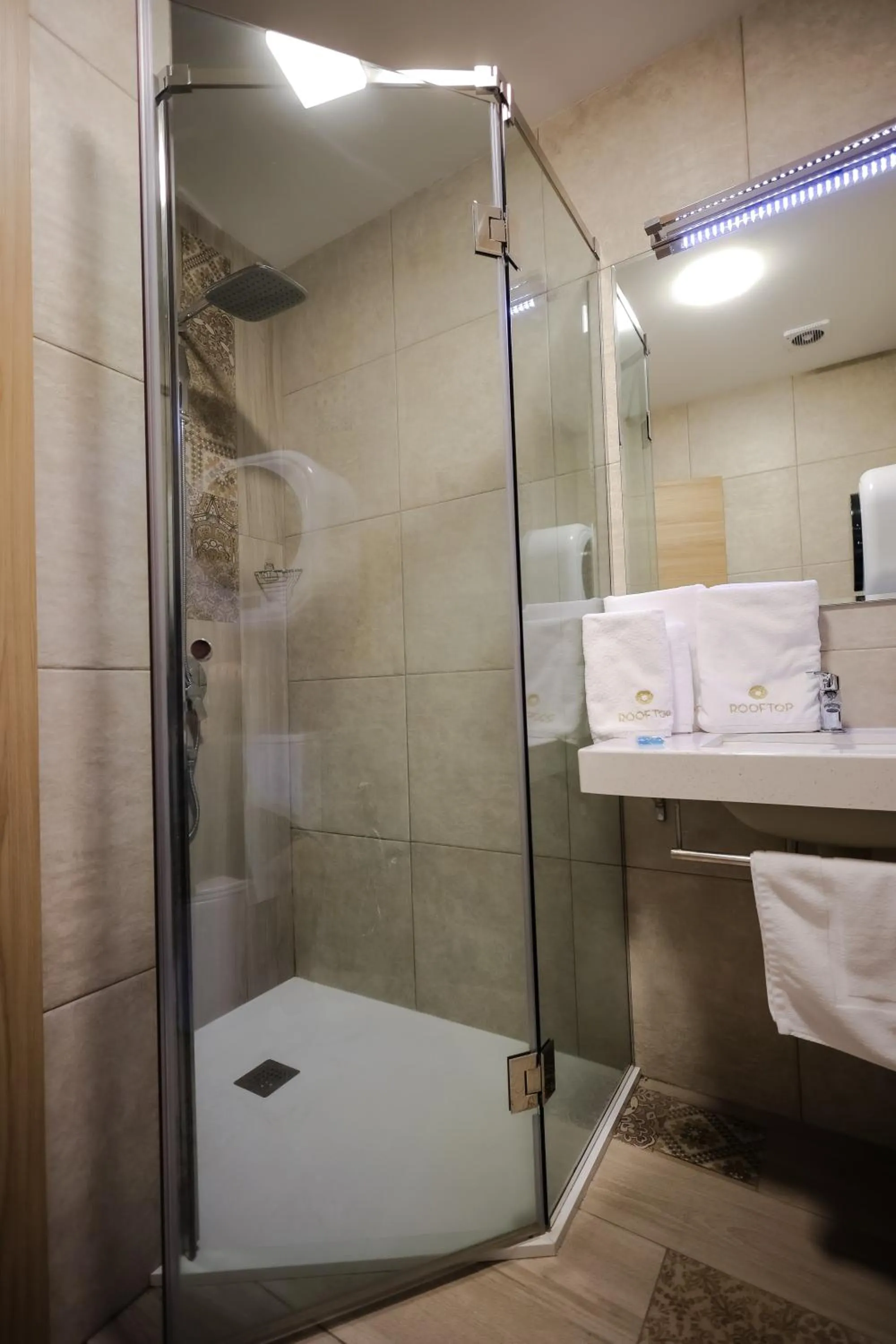 Shower in Rooftop Apart-Hotel