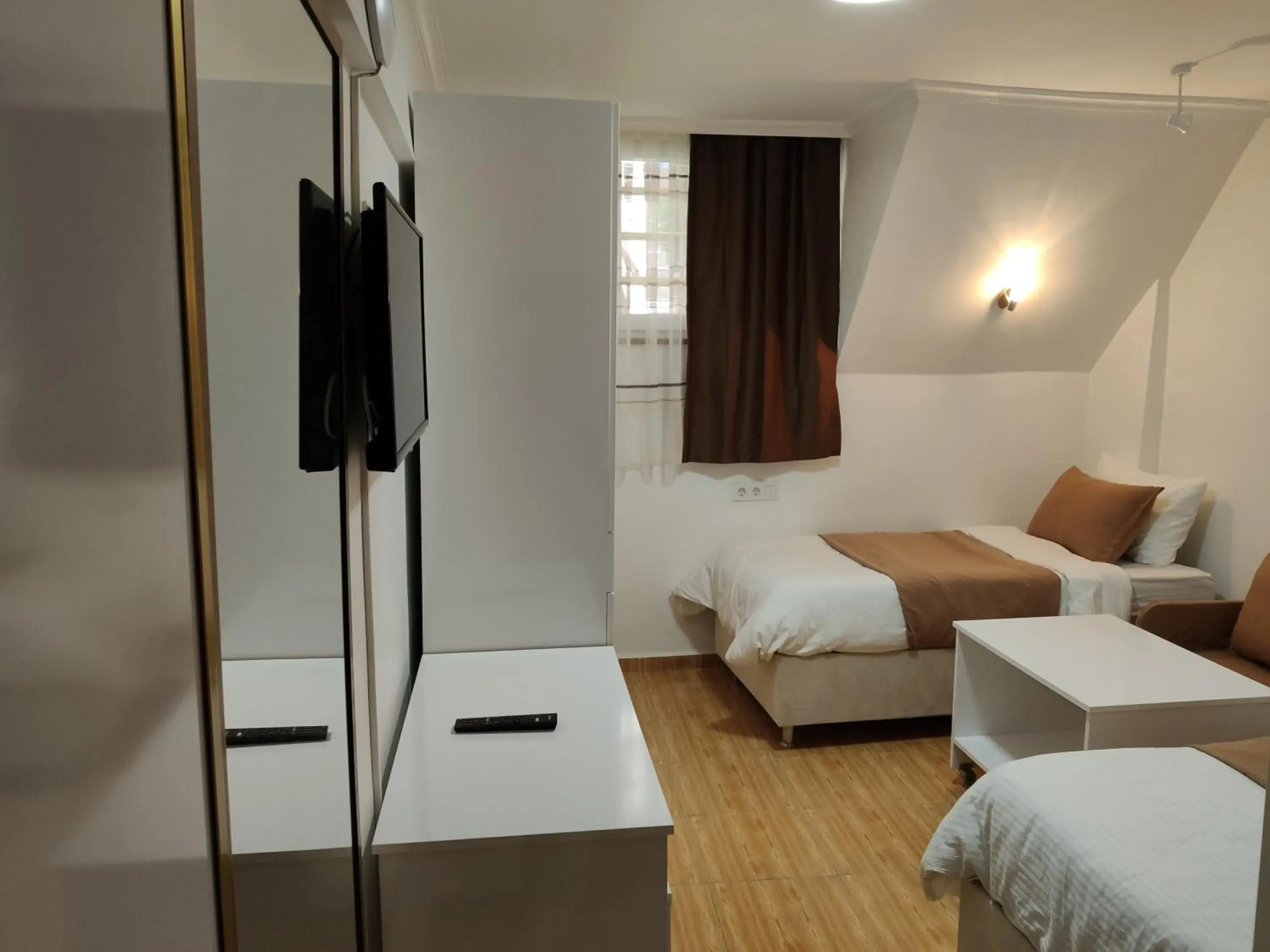 Budget Double Room in Hotel Best Apart Budget Double Room in Hotel Best Apart