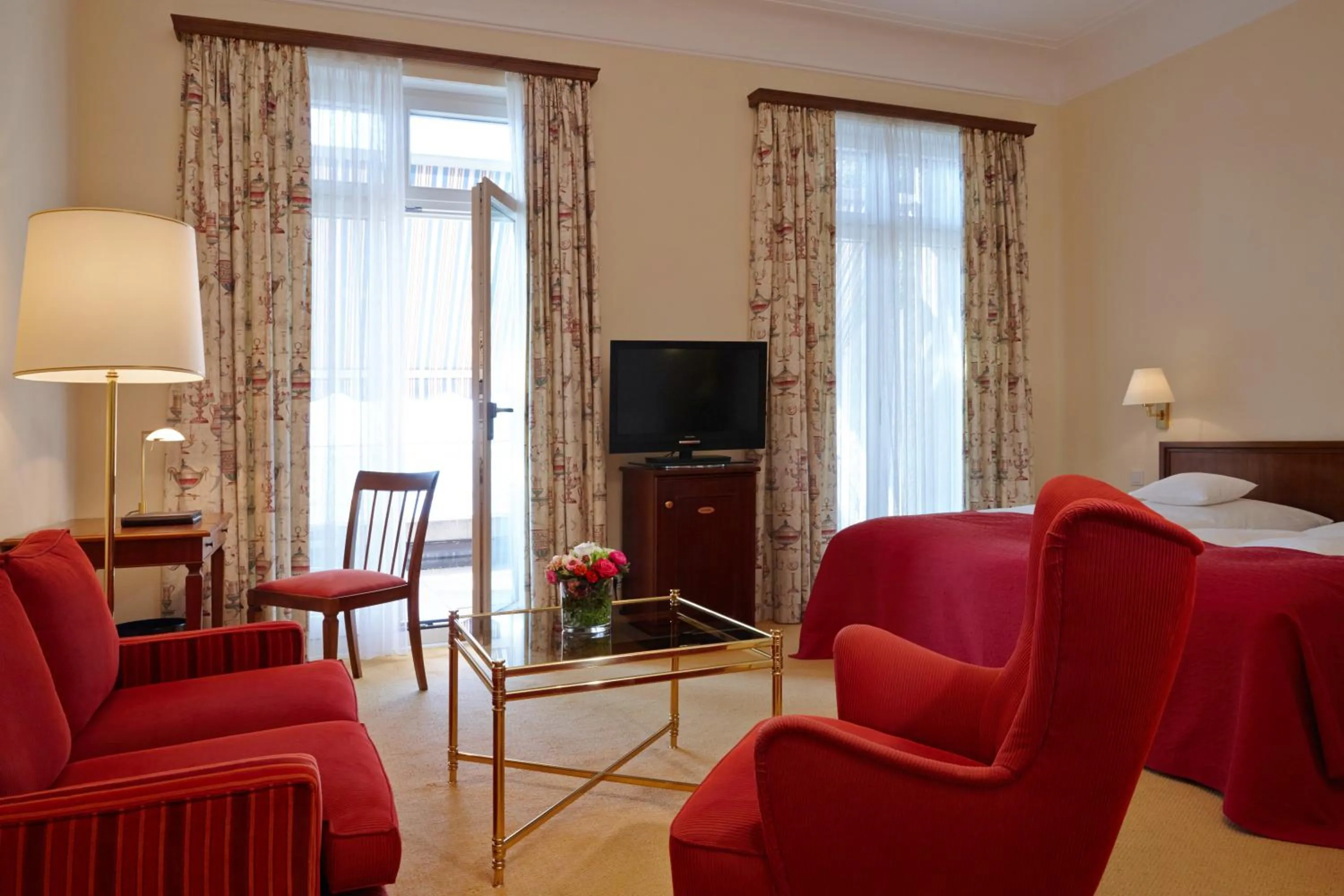 Lake view, Bed in Hotel Bad Schachen