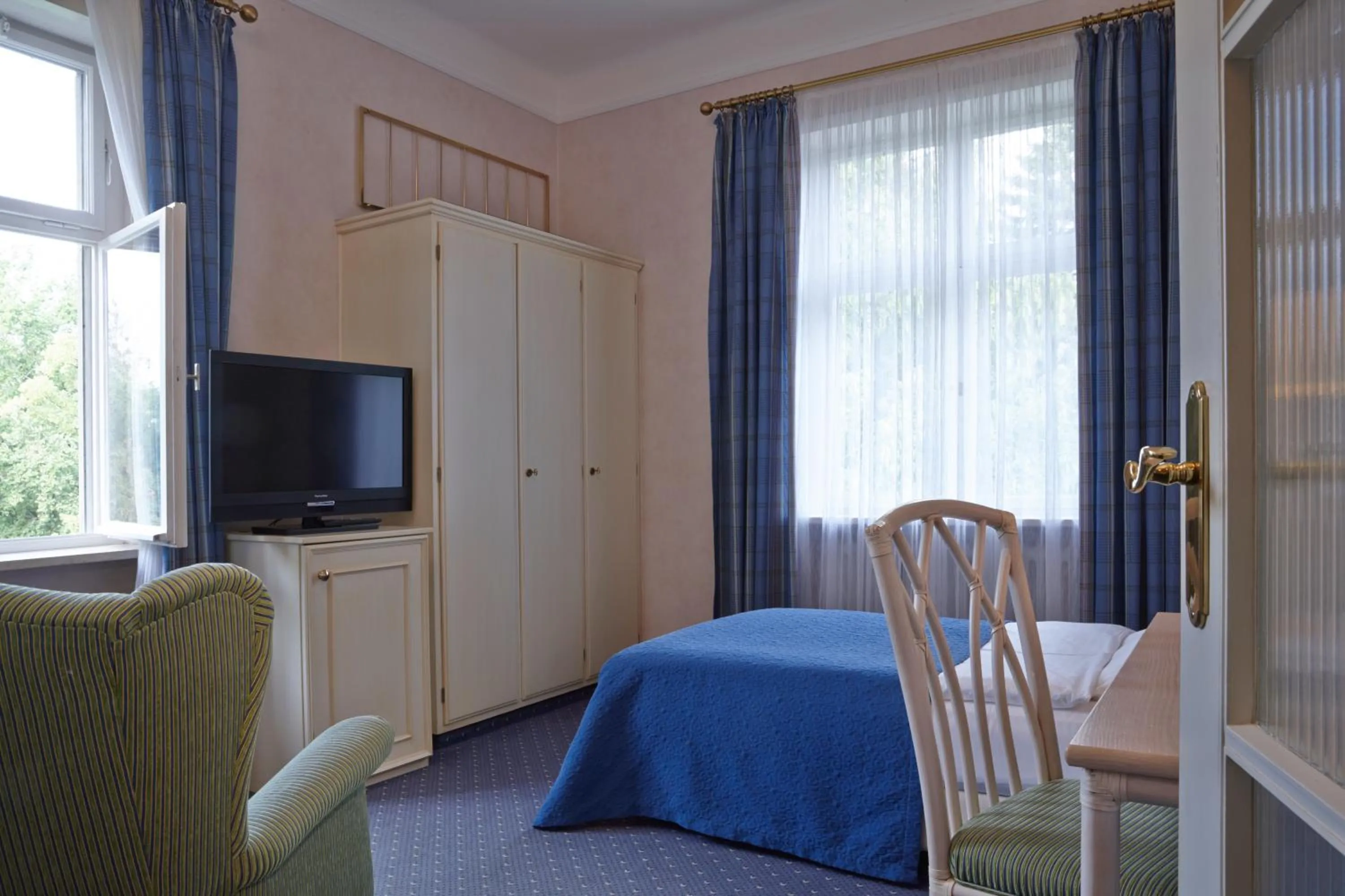 Garden view, Bed in Hotel Bad Schachen