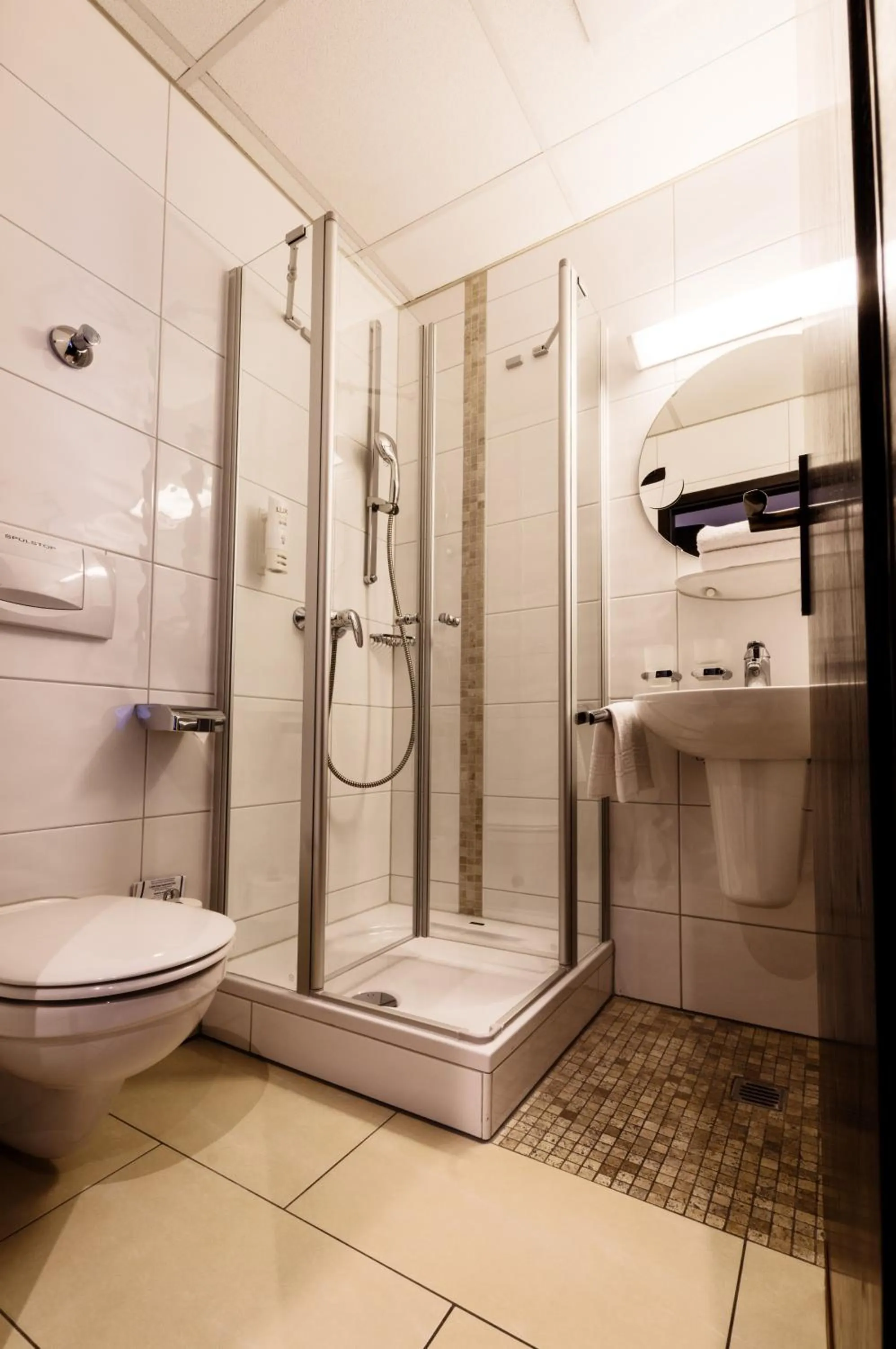 Shower in Hotel Alter Kranen