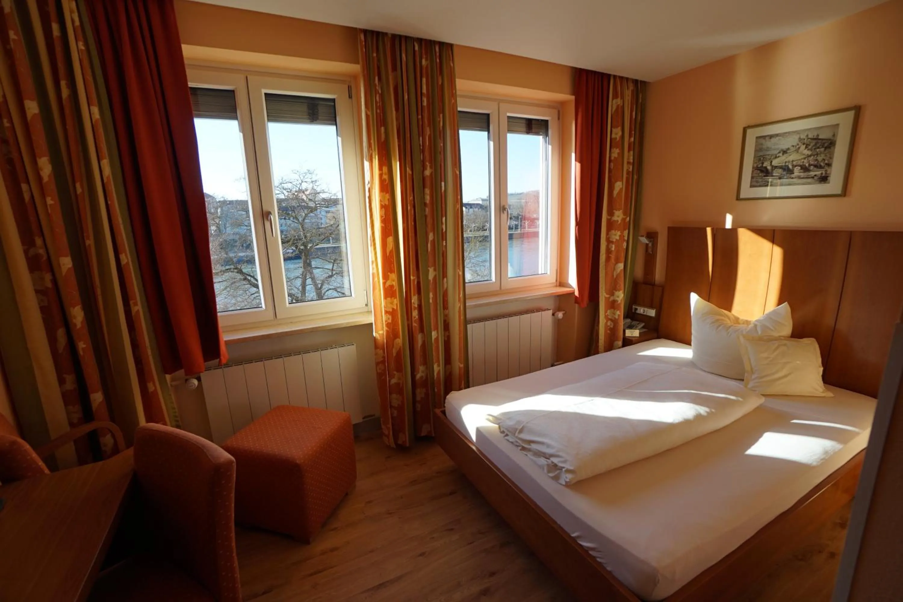 Photo of the whole room, Bed in Hotel Alter Kranen