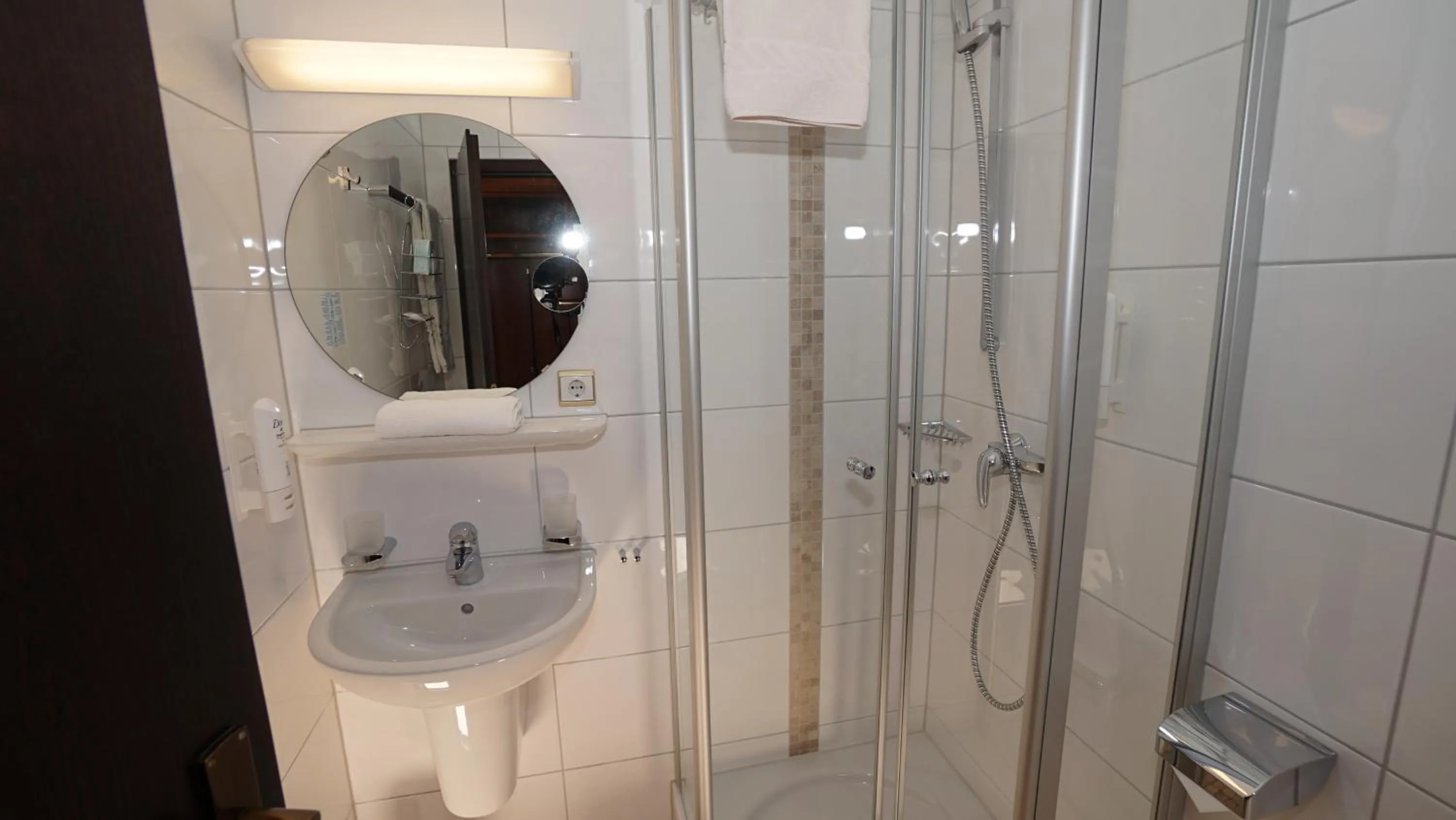 Shower in Hotel Alter Kranen