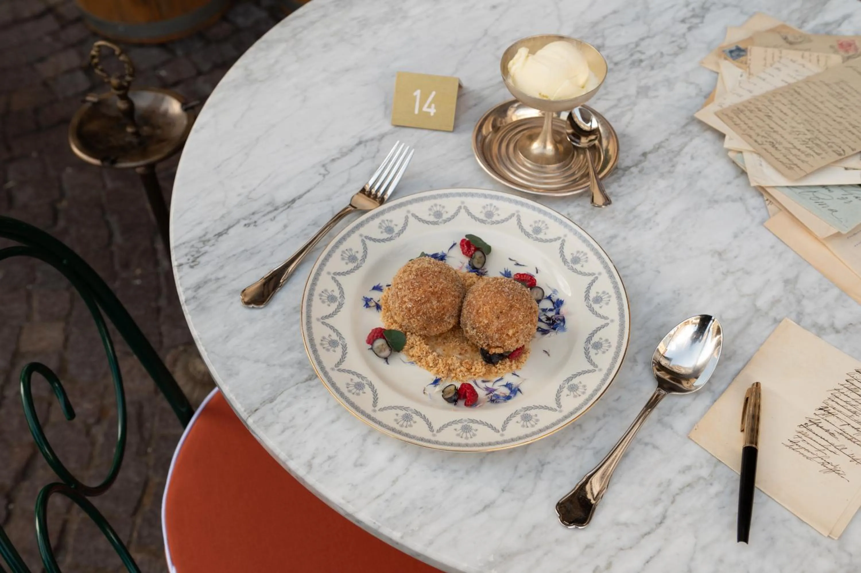 Restaurant/places to eat in Weisses Rössl