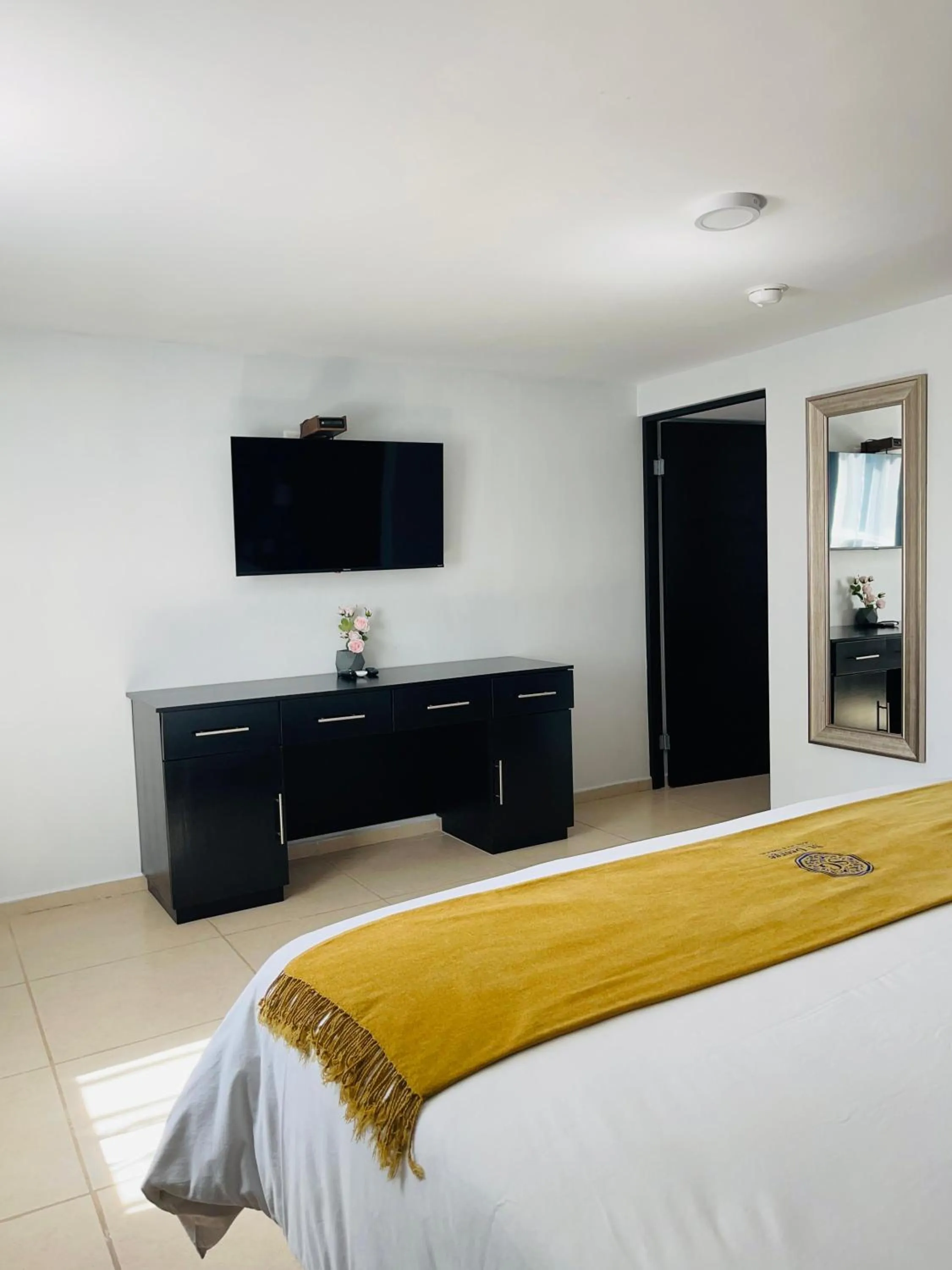 TV and multimedia, Bed in Saint George Hotel - Spa & Temazcal