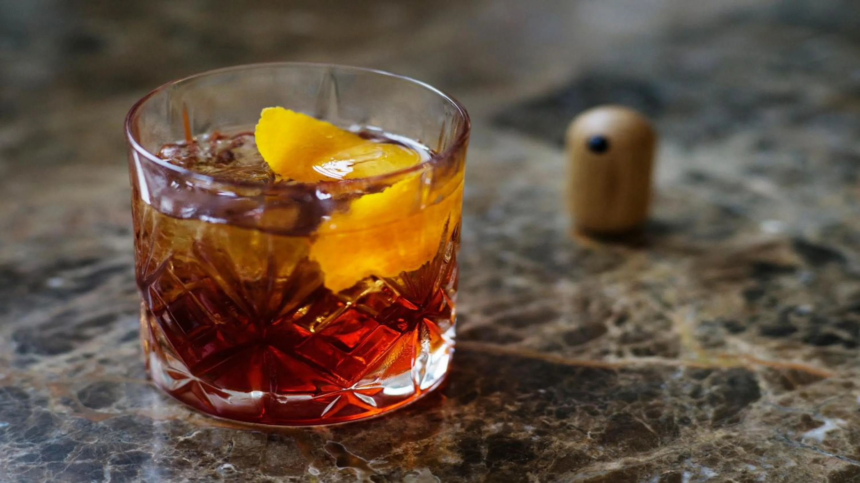 Lounge or bar in voco Guangzhou Shifu by IHG