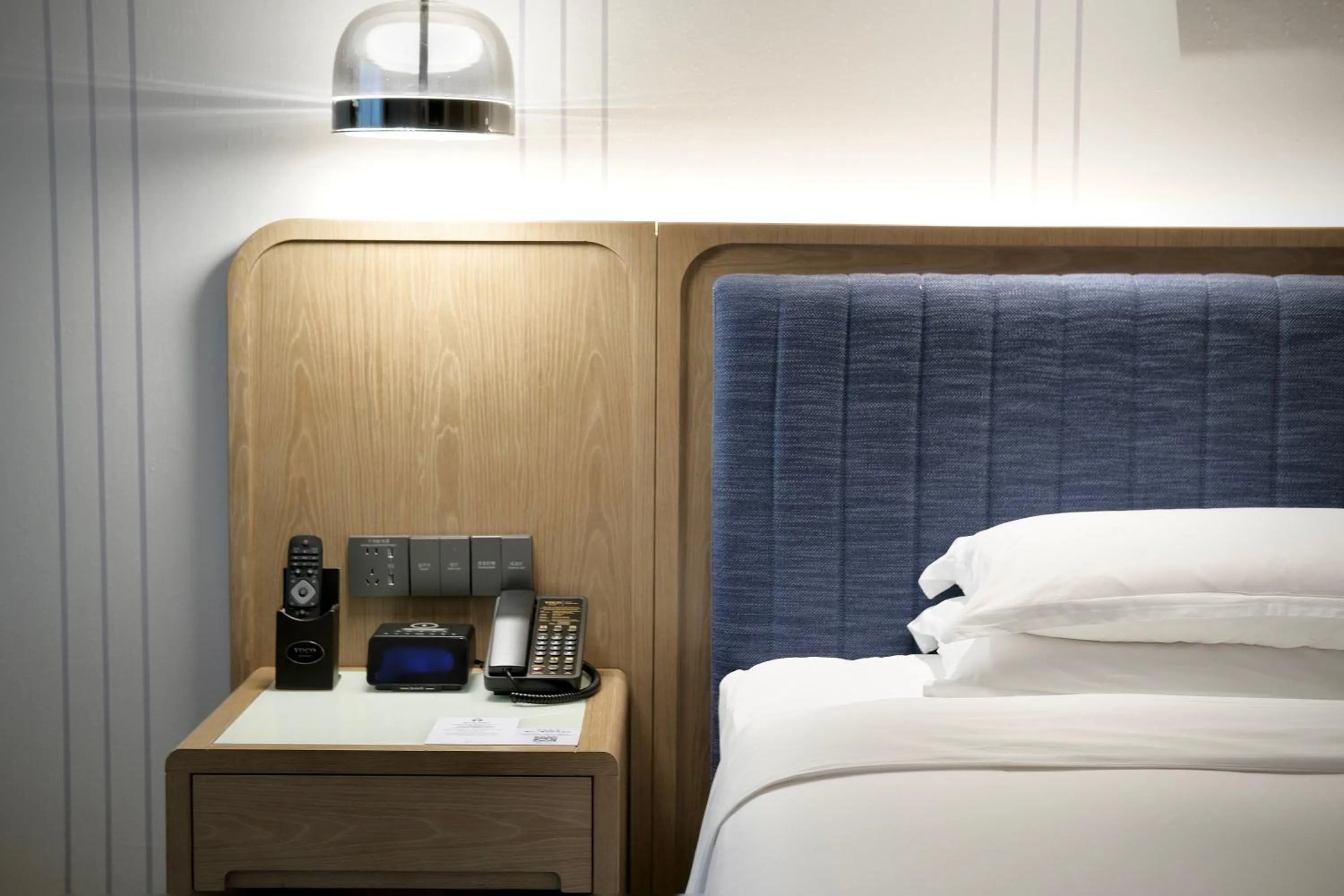 Photo of the whole room, Bed in voco Guangzhou Shifu by IHG