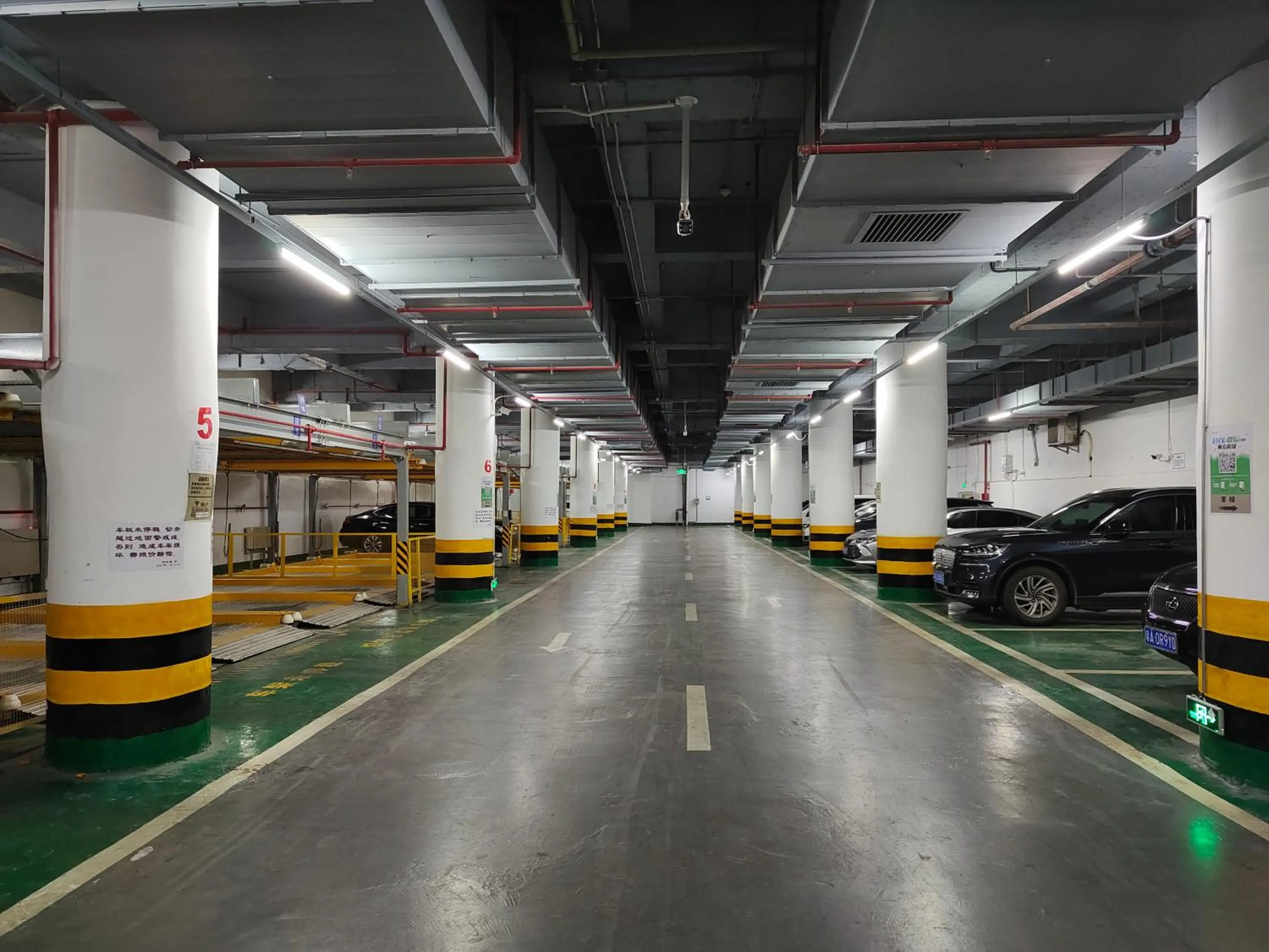 Parking in voco Guangzhou Shifu by IHG