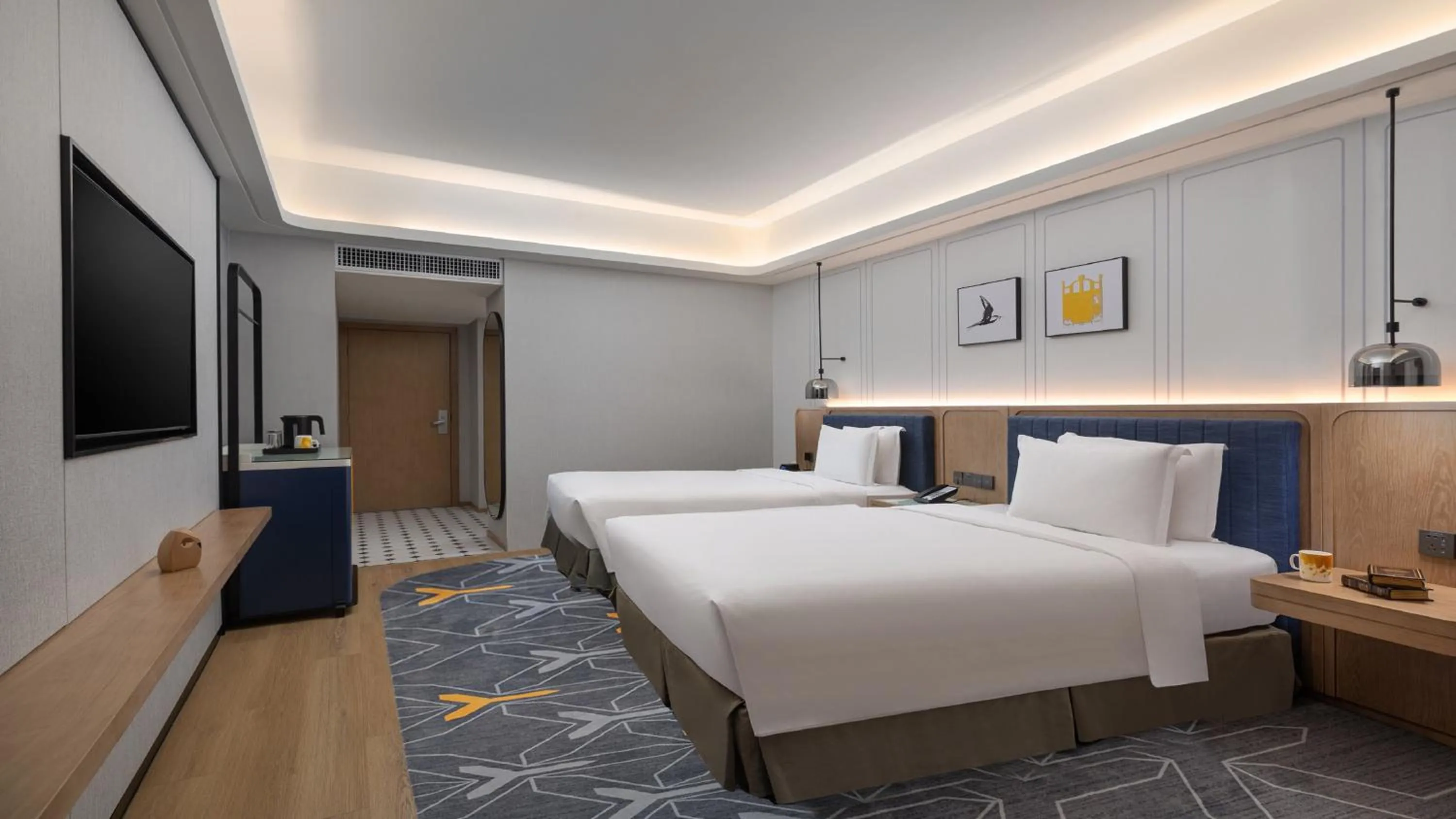 Photo of the whole room, Bed in voco Guangzhou Shifu by IHG