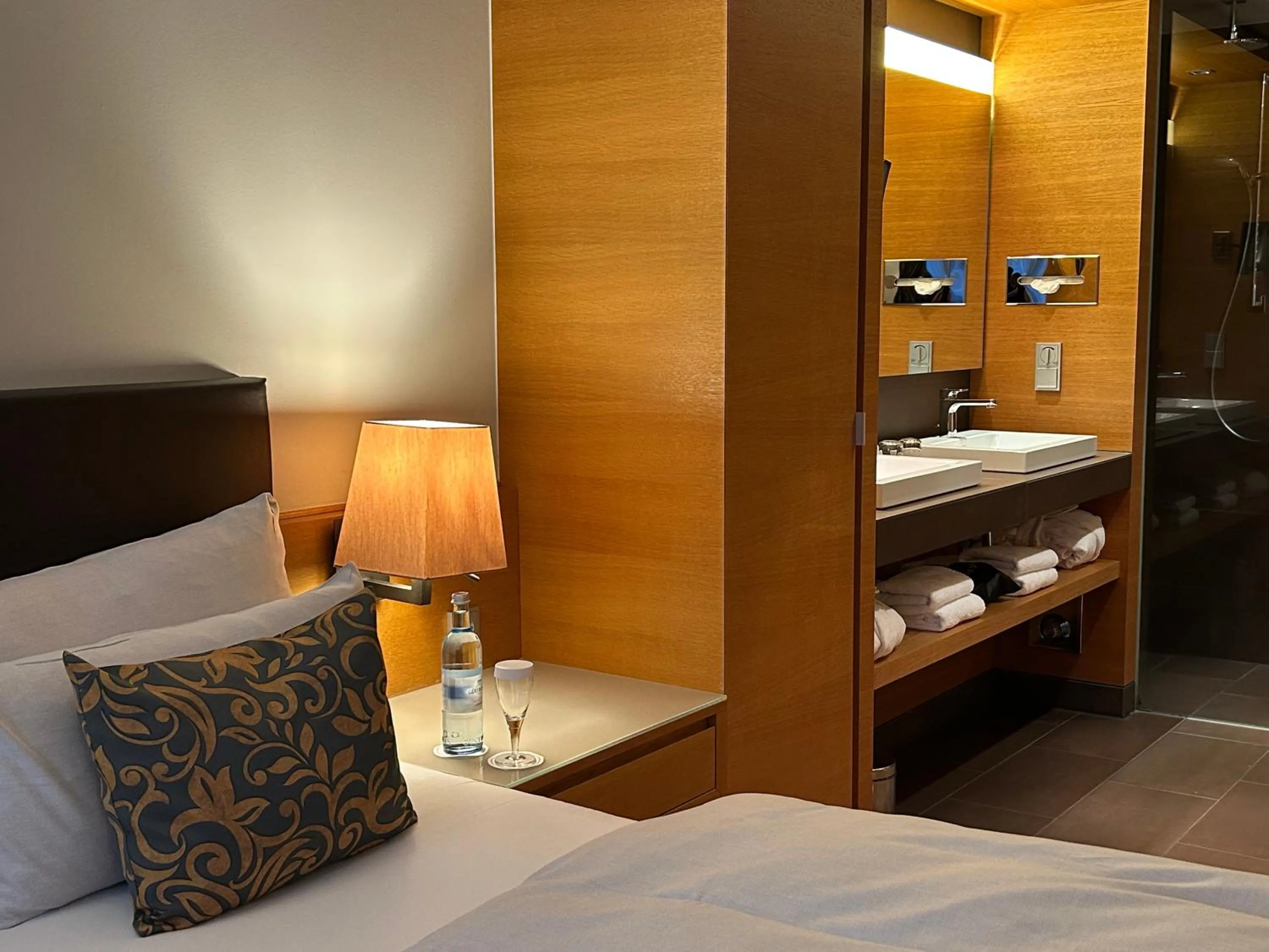 Bathroom, Bed in Schlossgut Gross Schwansee