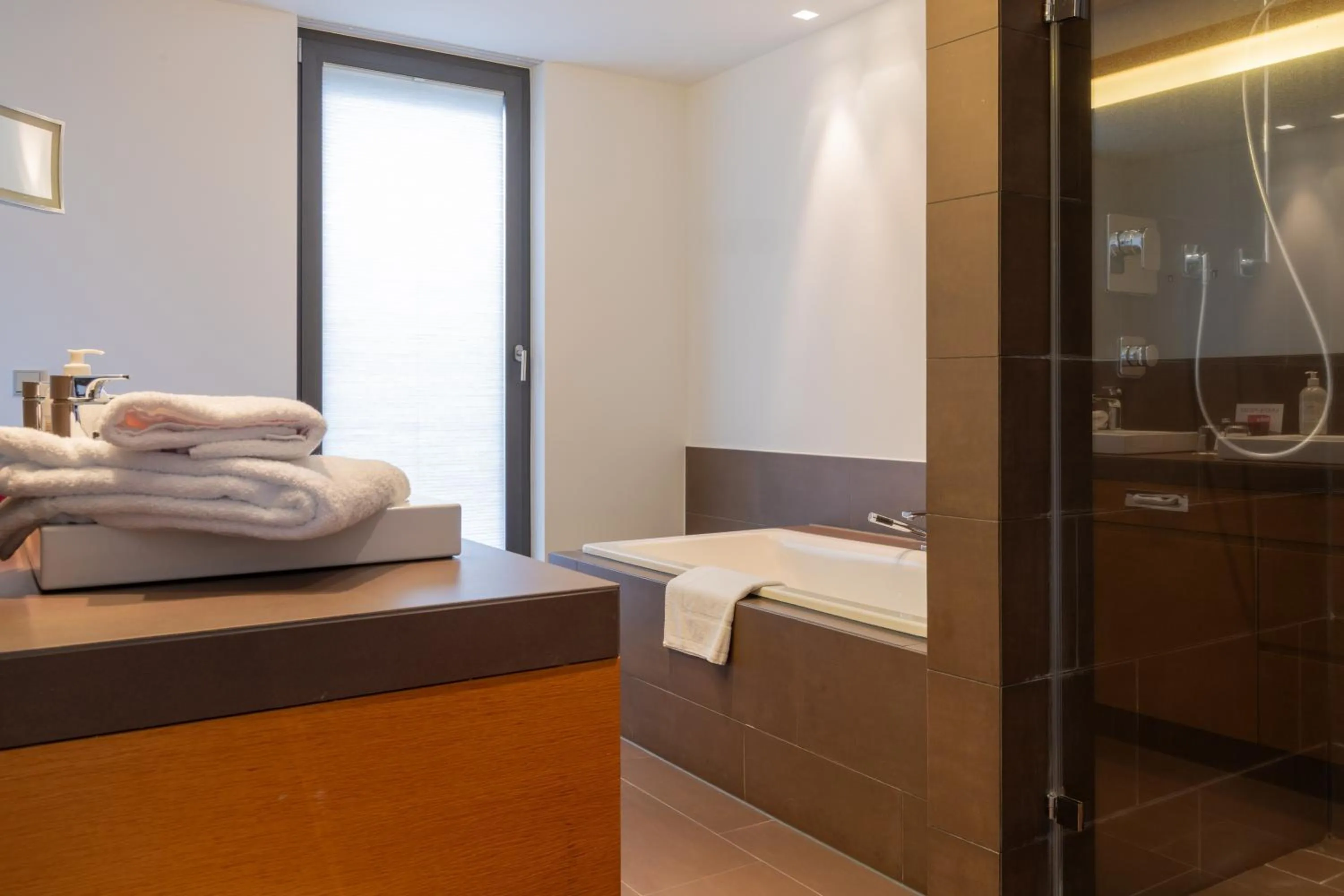 Shower, Bed in Schlossgut Gross Schwansee