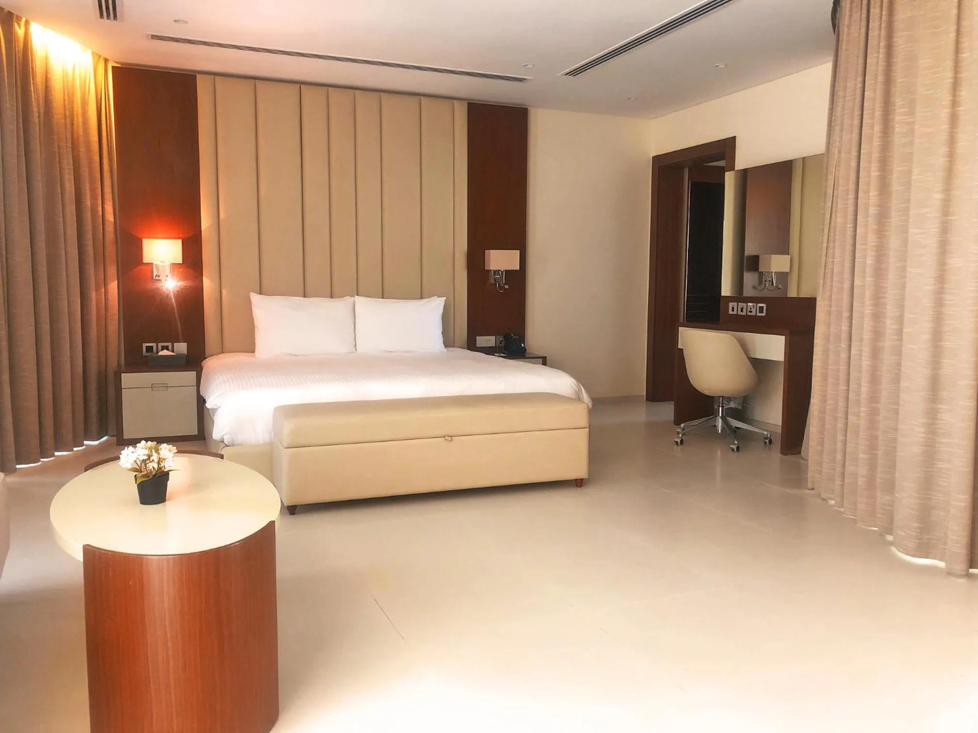 Guests, Bed in Grand Swiss-Belhotel Waterfront Seef