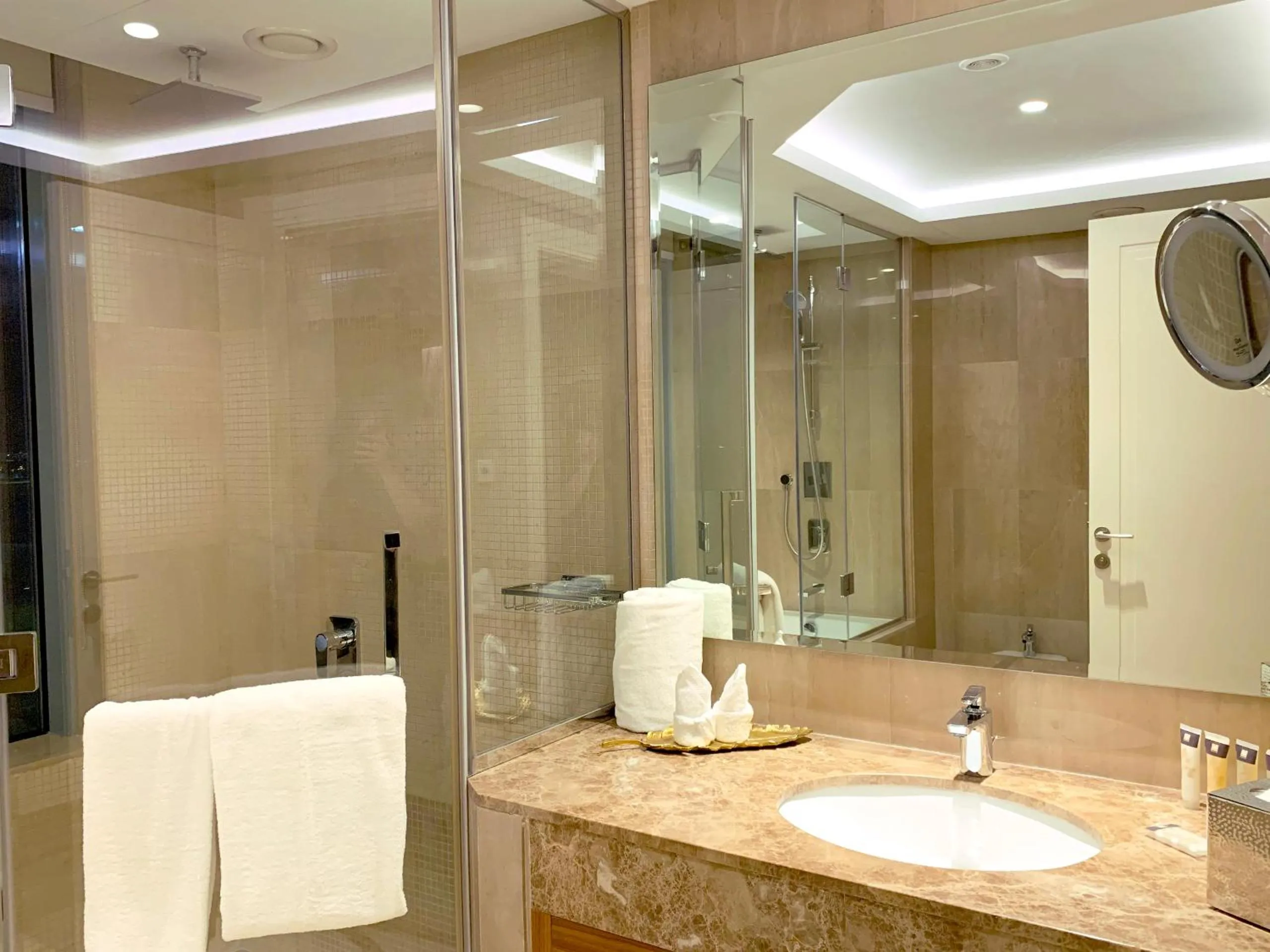 Bathroom in Grand Swiss-Belhotel Waterfront Seef
