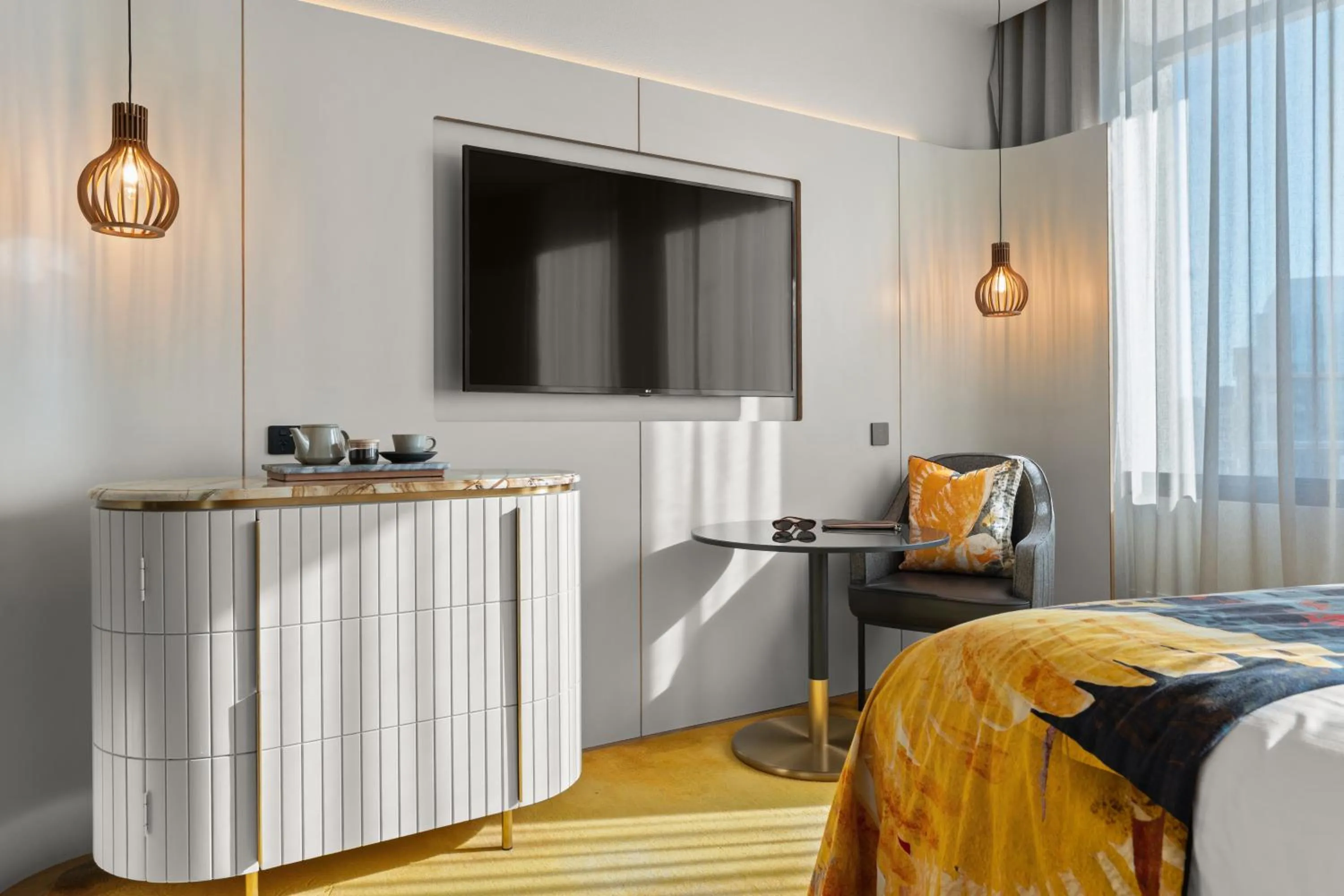 Seating area, Bed in Crystalbrook Kingsley