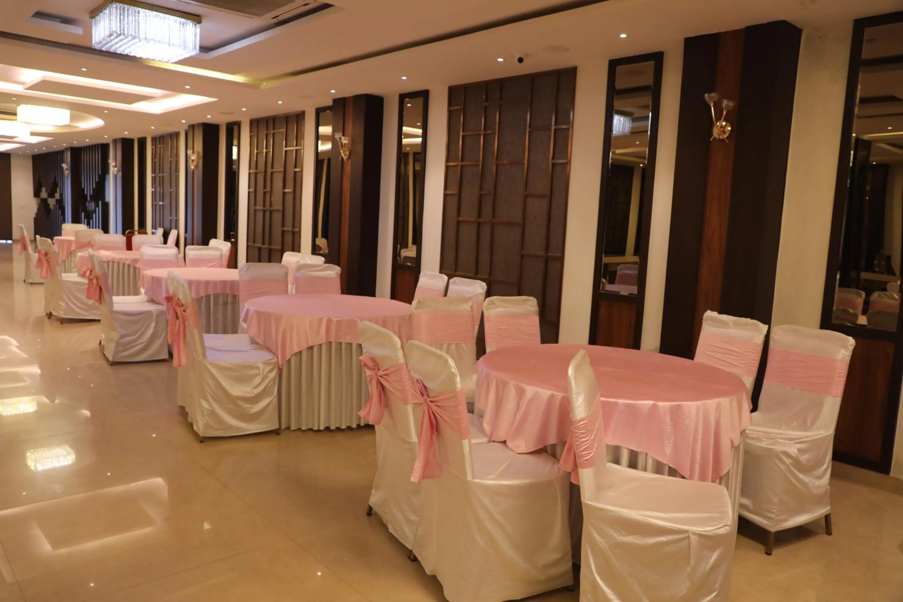 Banquet/Function facilities in Paras inn