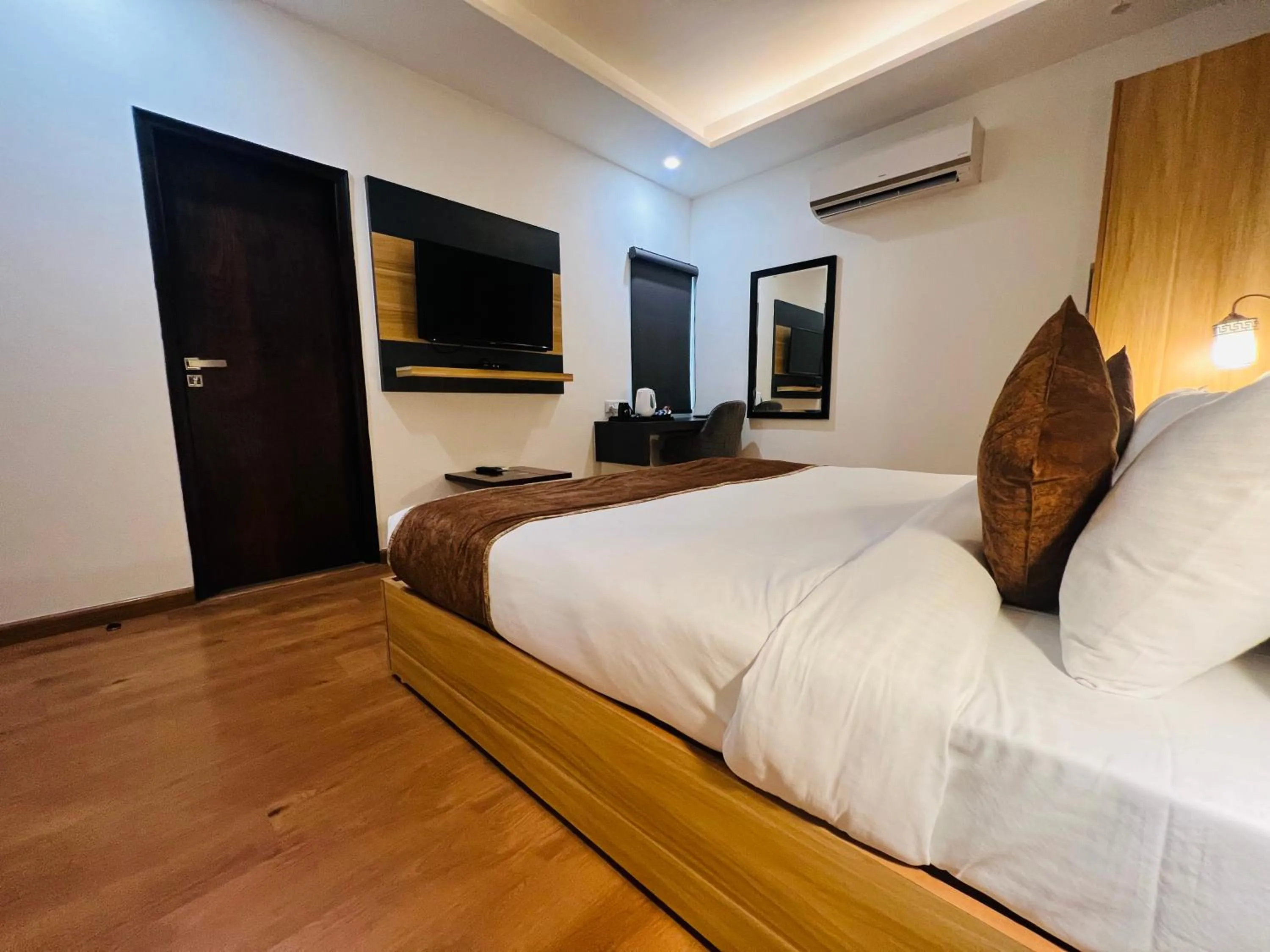 Bedroom, Bed in Paras inn