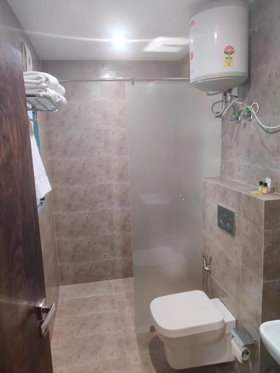 Bathroom in Paras inn