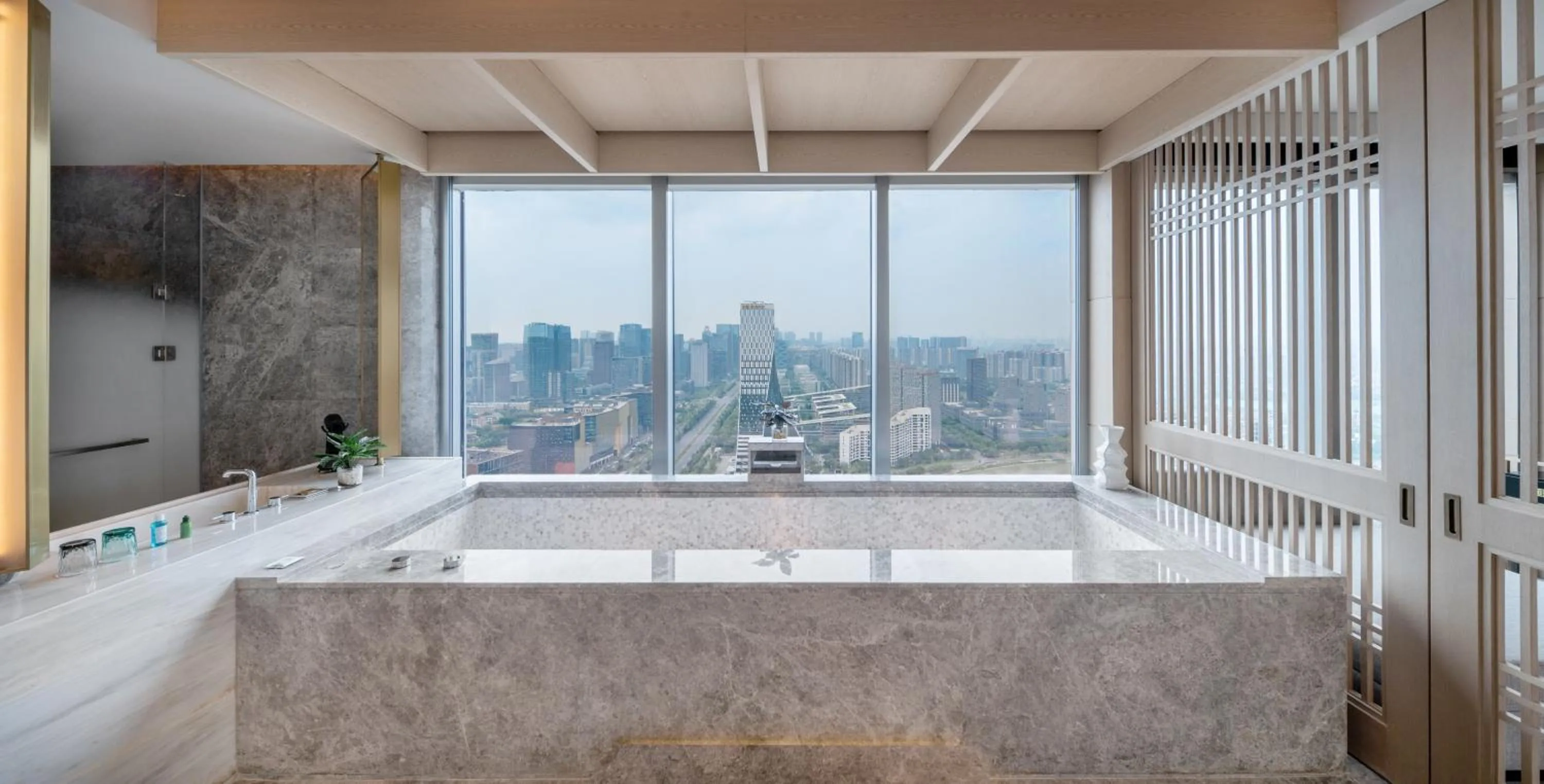 Hot Spring Bath in Grand Bay Hotel Chengdu