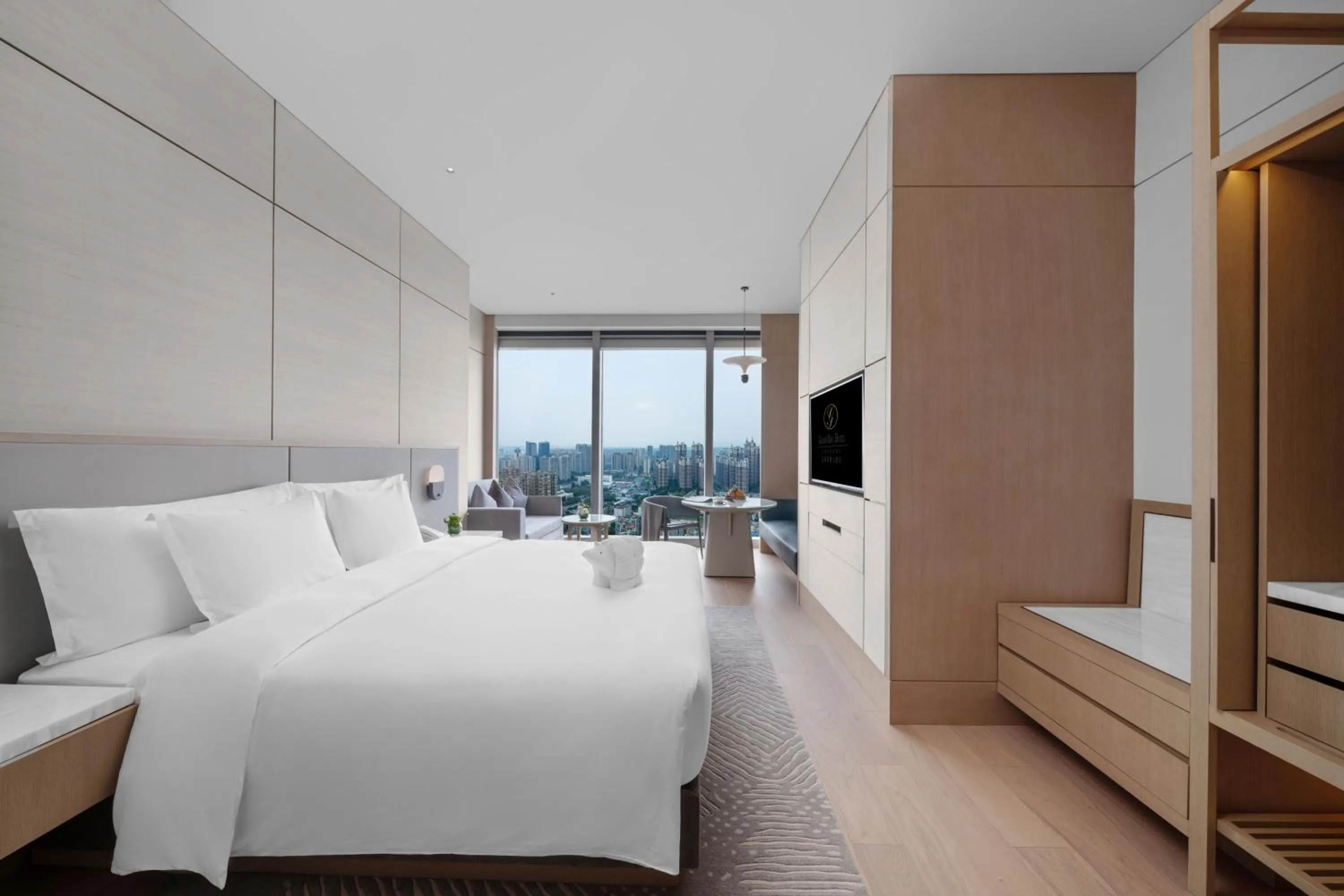 Bed in Grand Bay Hotel Chengdu