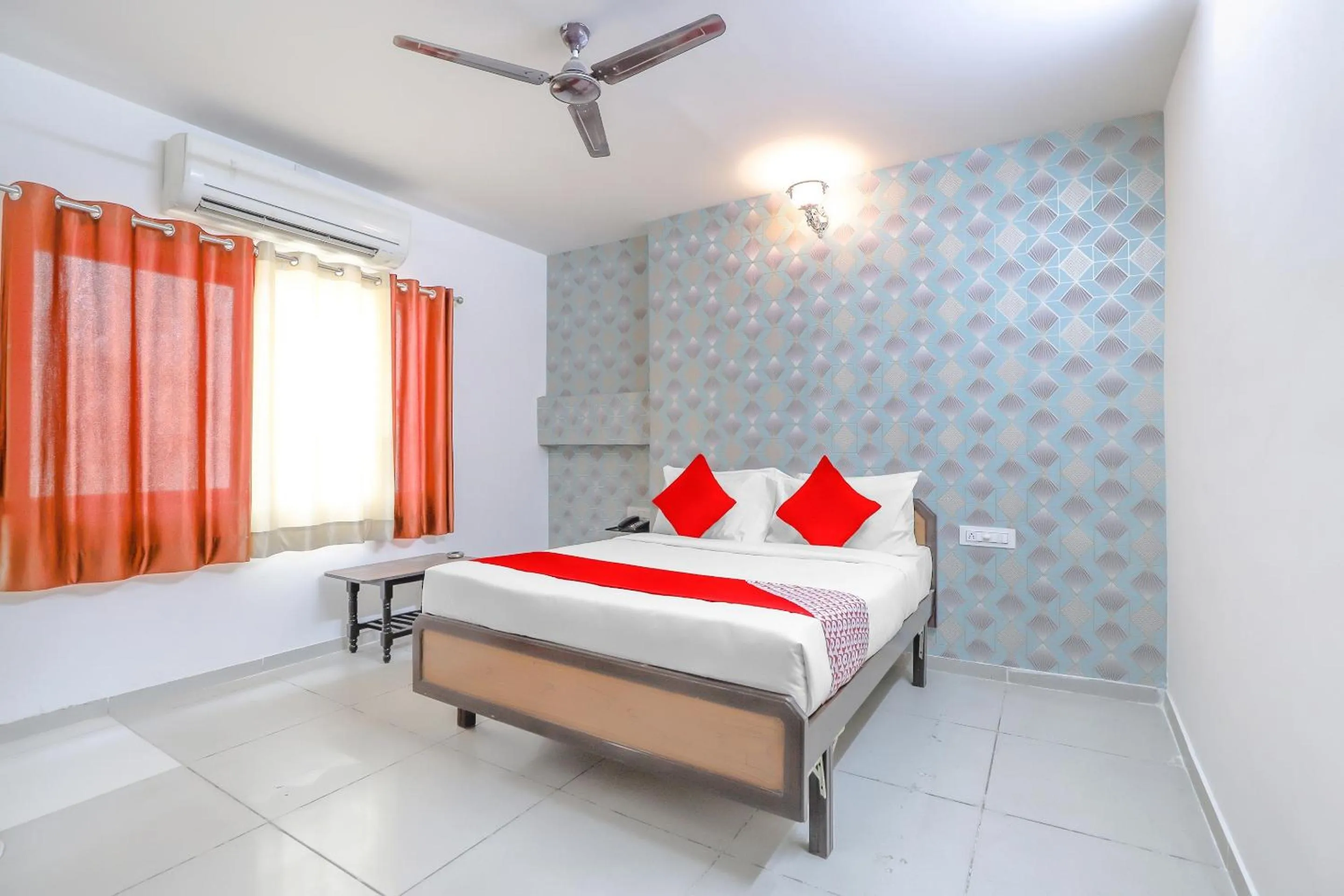 Bedroom, Bed in Super Hotel O Shiva