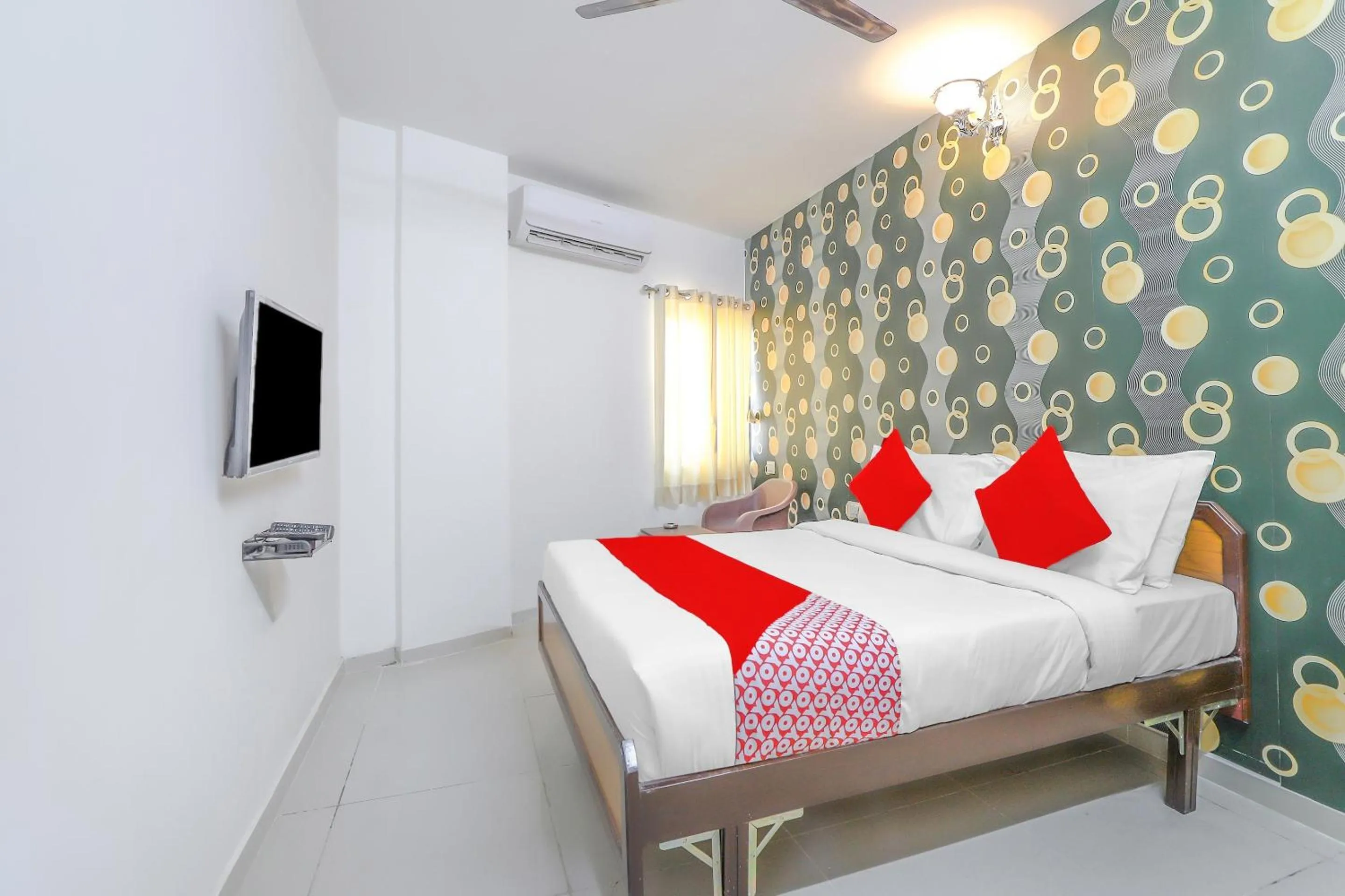 Bedroom, Bed in Super Hotel O Shiva