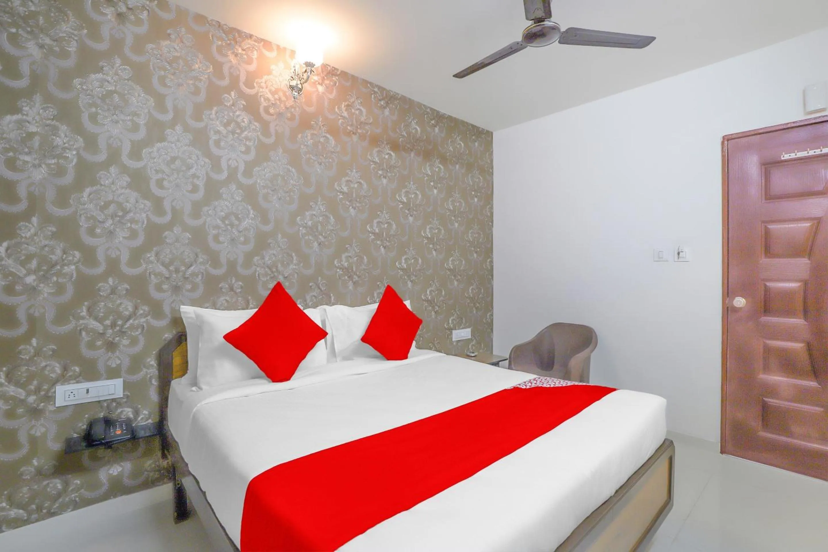 Bedroom, Bed in Super Hotel O Shiva